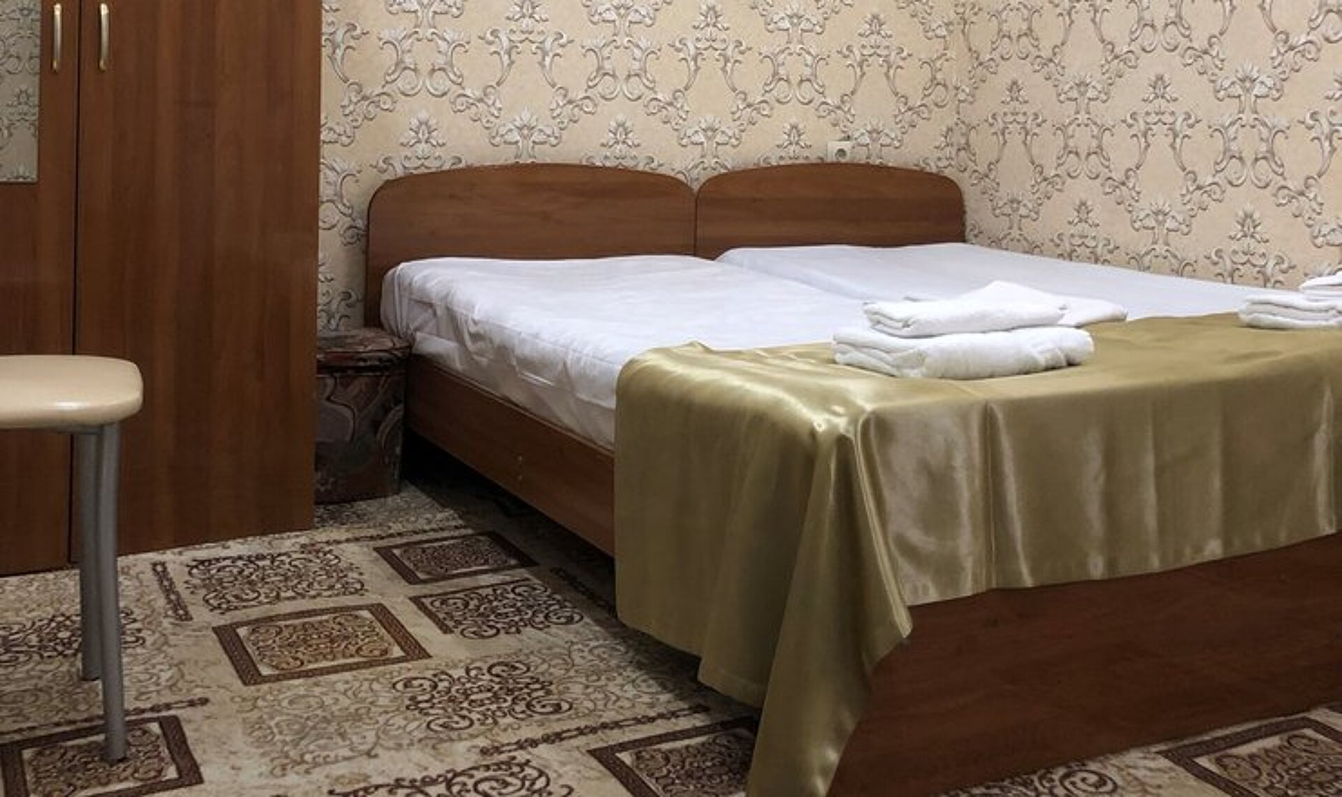Rich Hotel 11