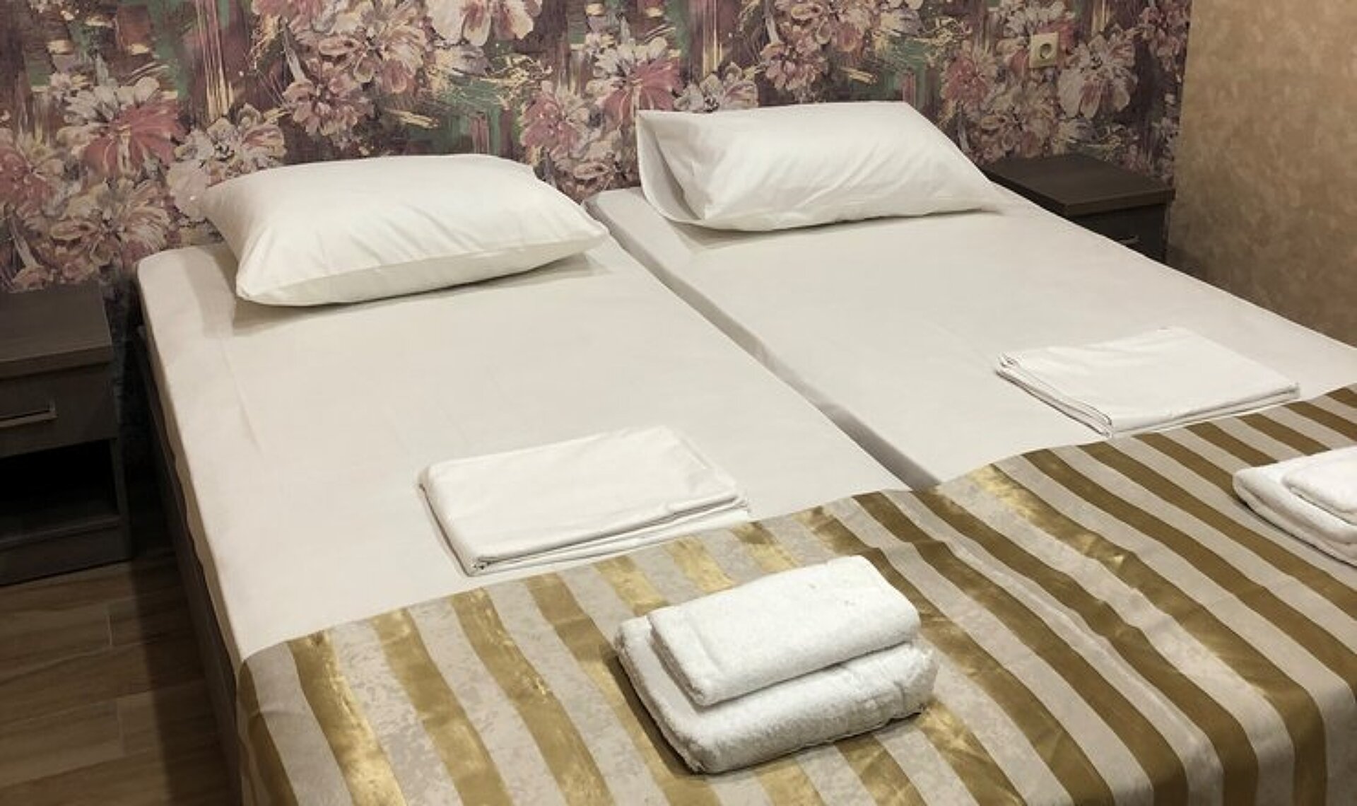 Rich Hotel 32