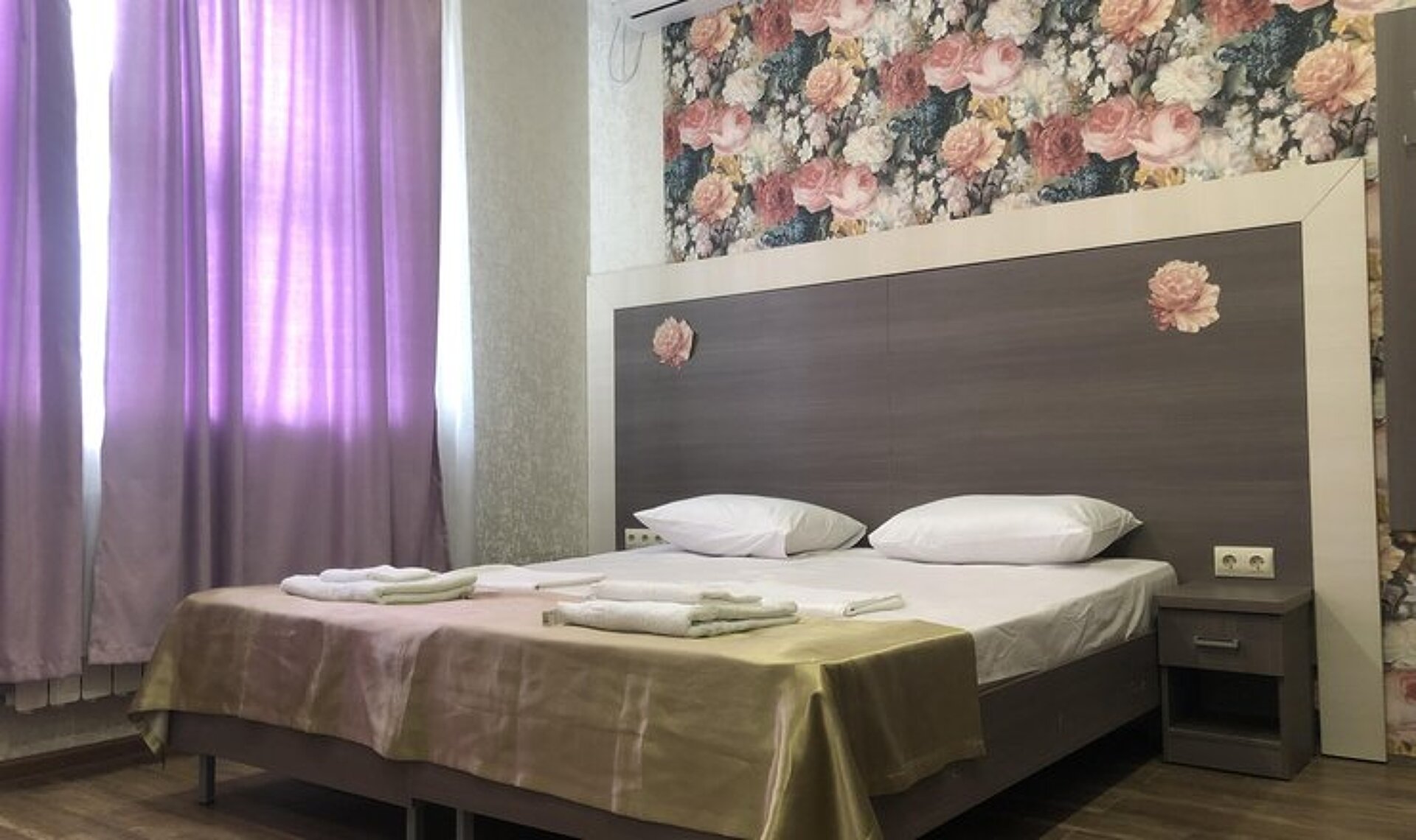 Rich Hotel 22