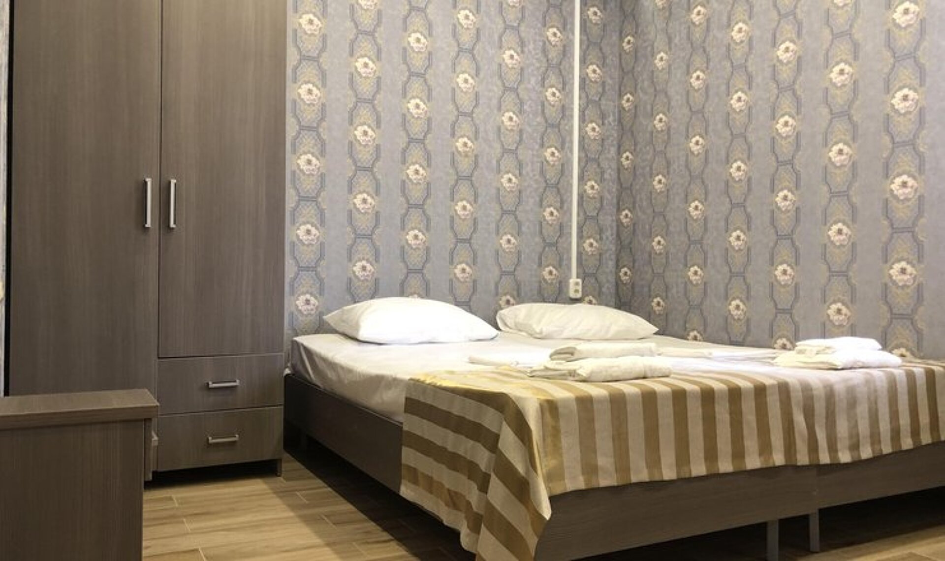 Rich Hotel 3