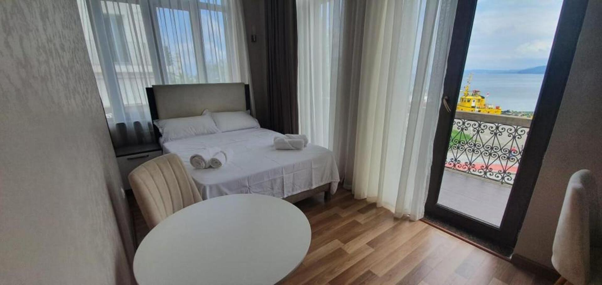 Connect Hotel Bar & Terrace 3* 8