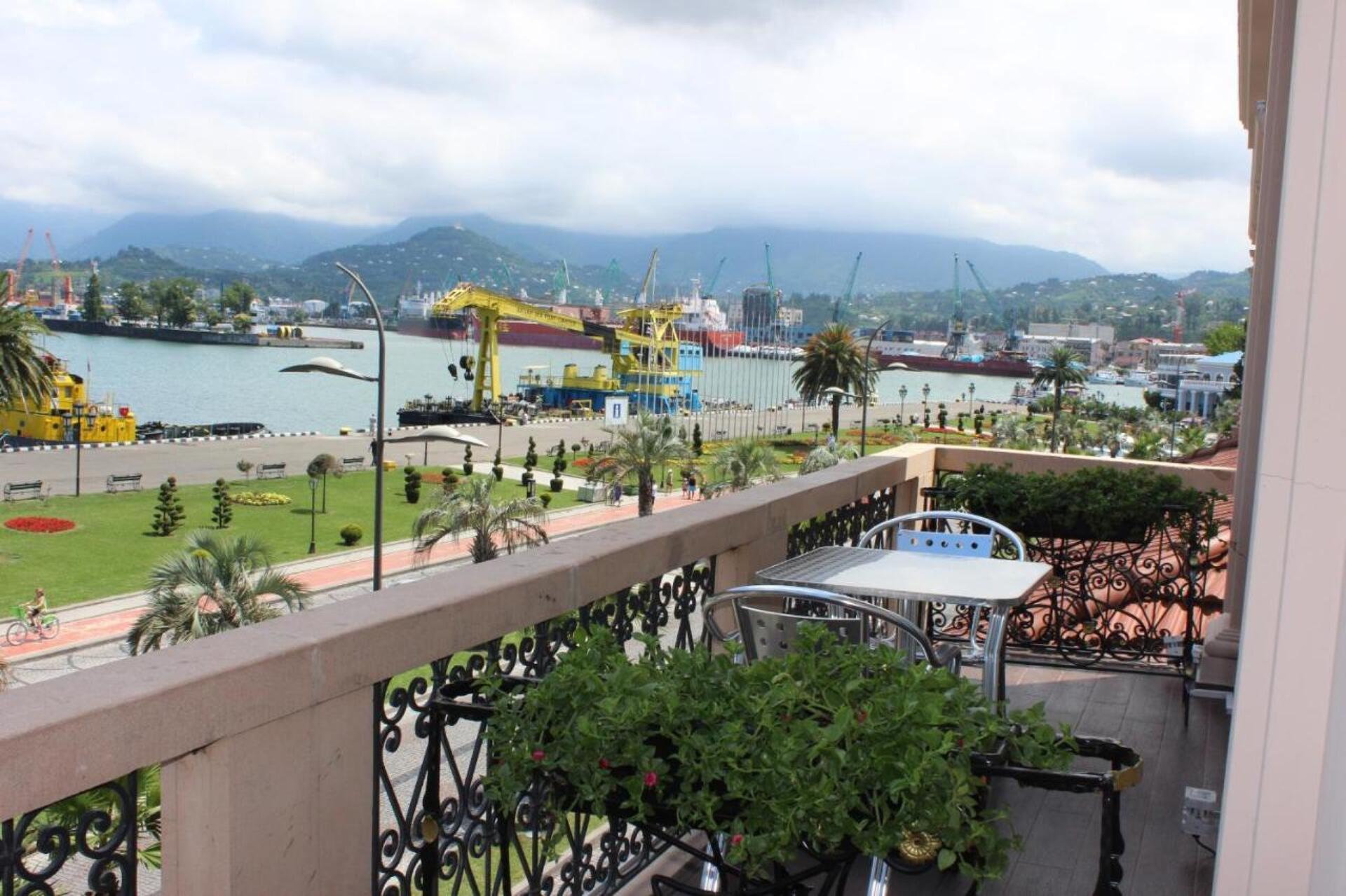 Connect Hotel Bar & Terrace 3* 5