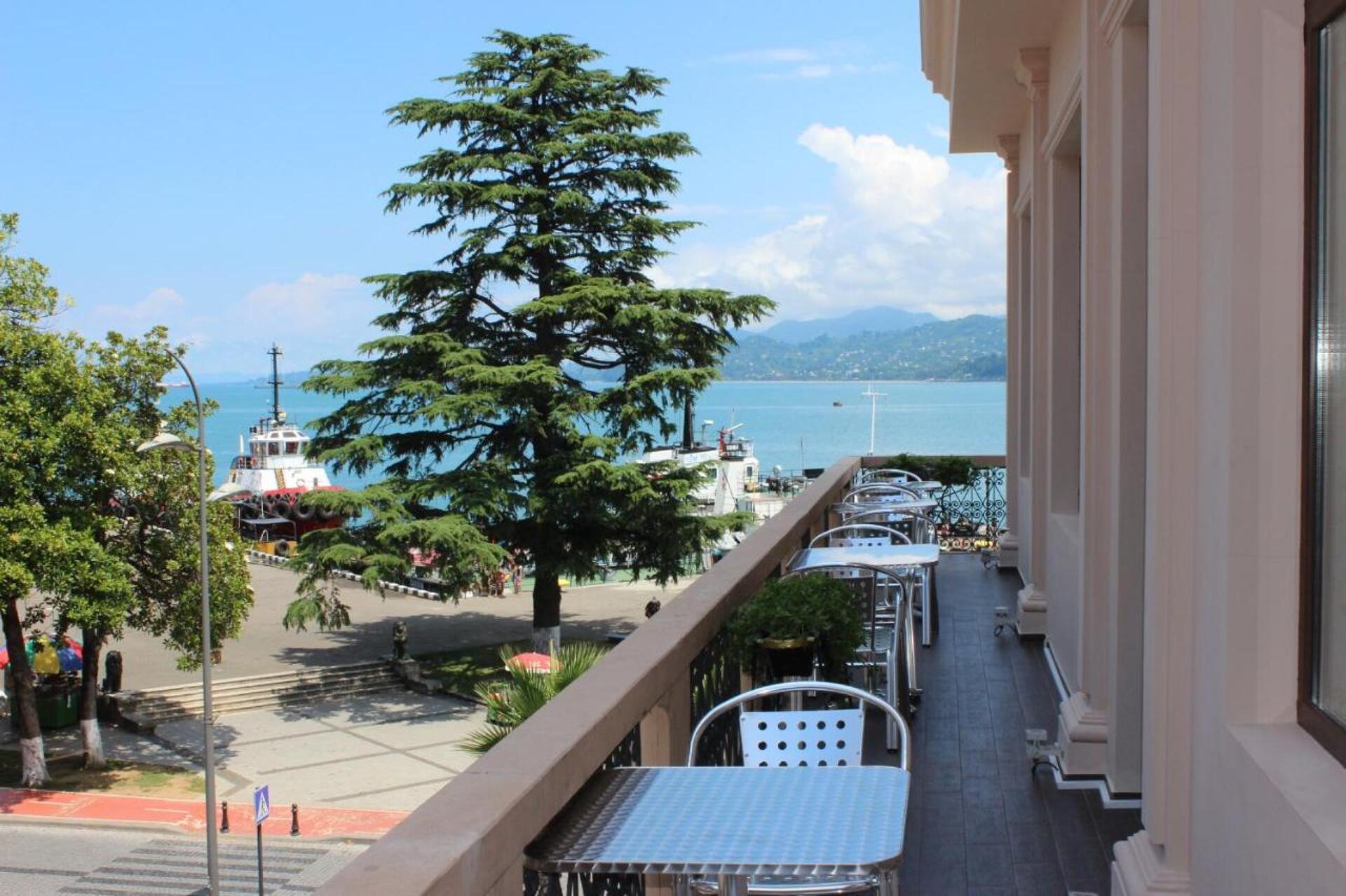 Connect Hotel Bar & Terrace 3* 10