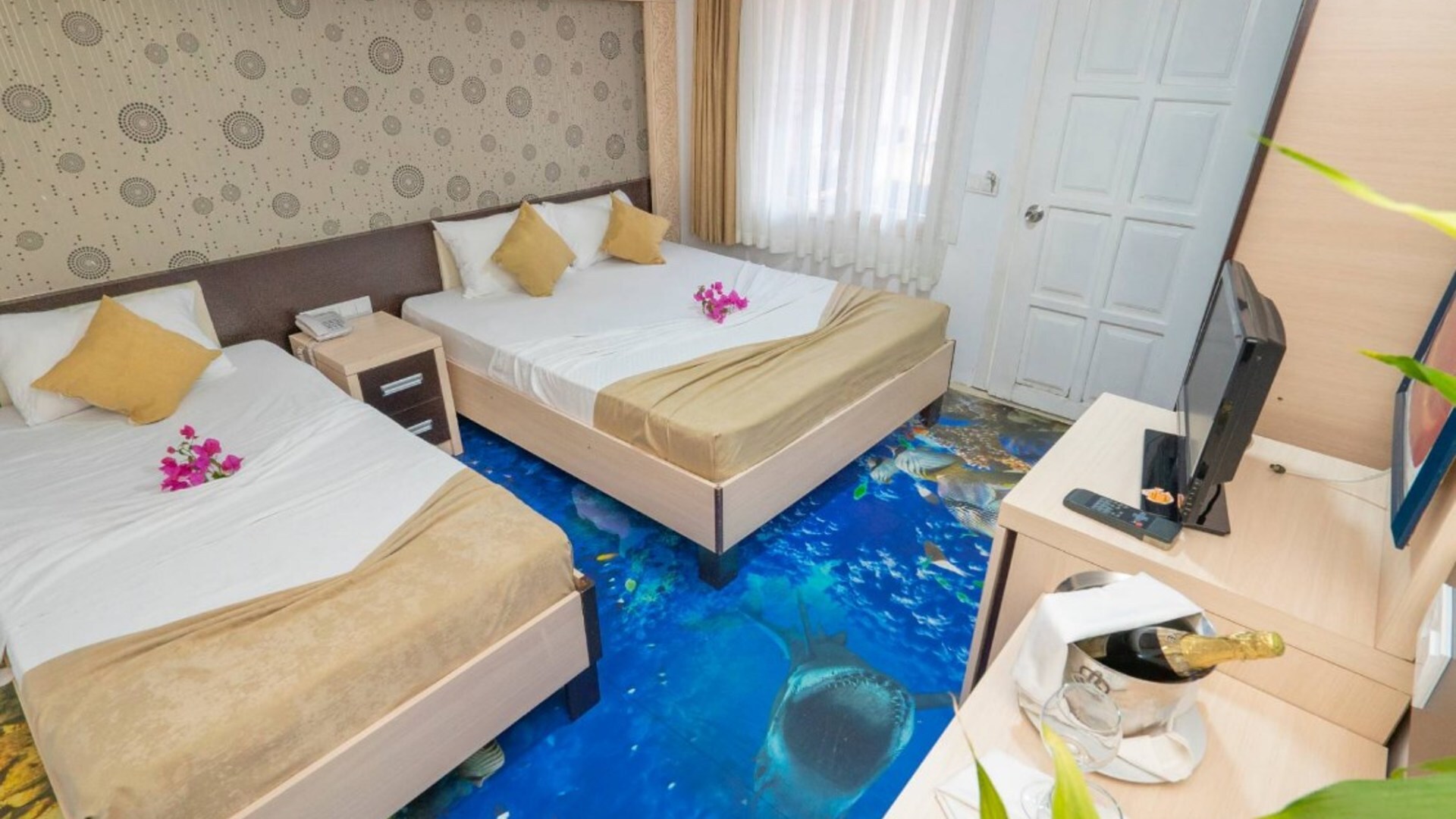 Aperion Beach 4* 6