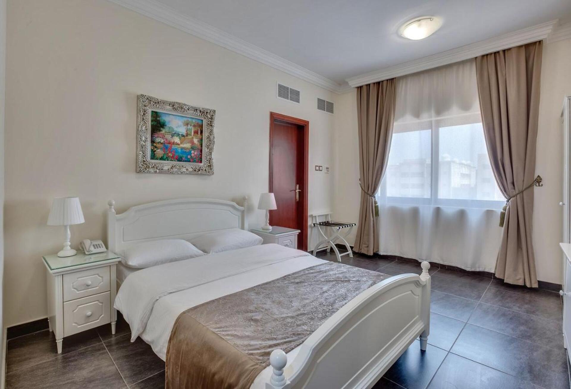 Royal Hotel  16