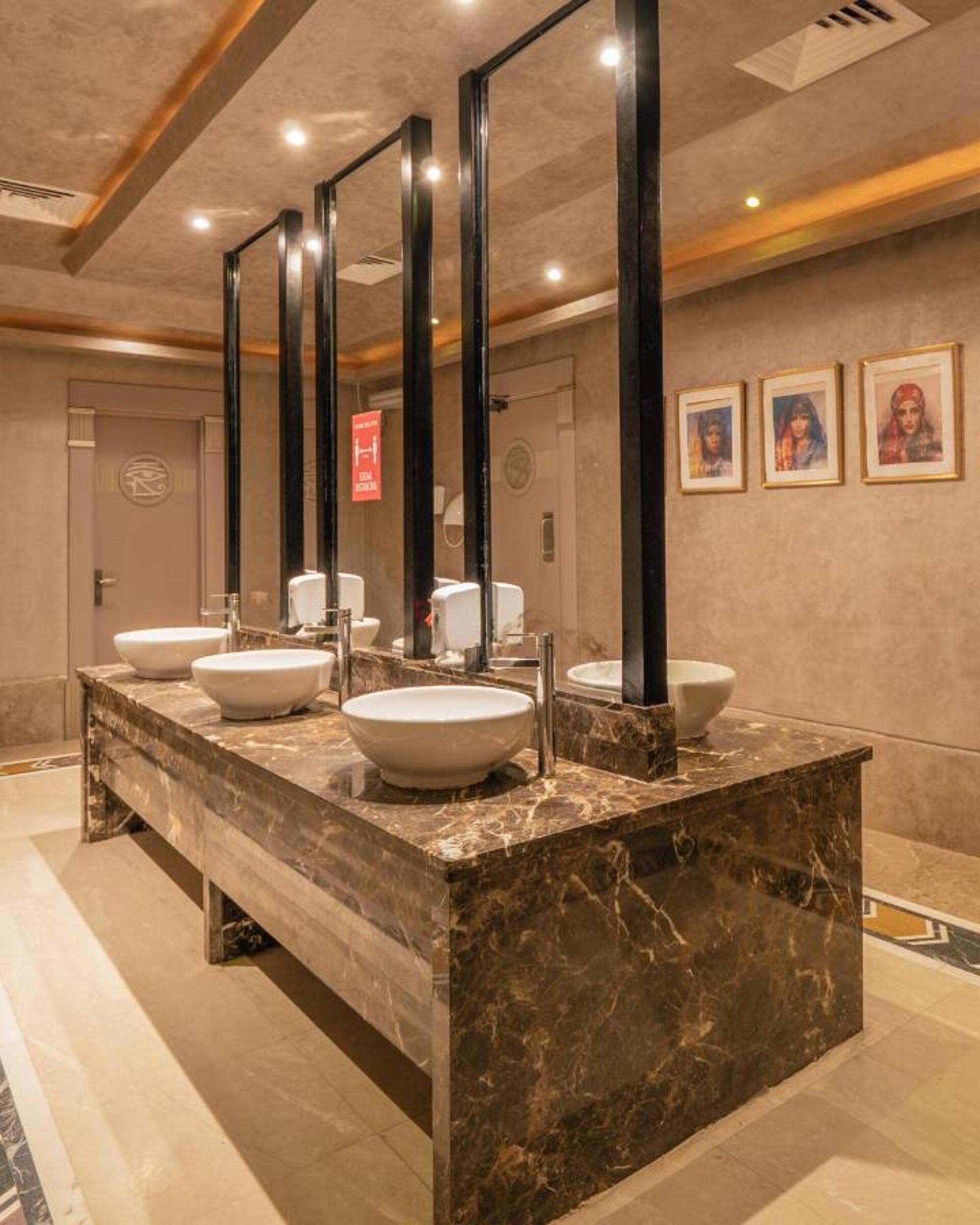 AMC Royal Hotel & Spa 5