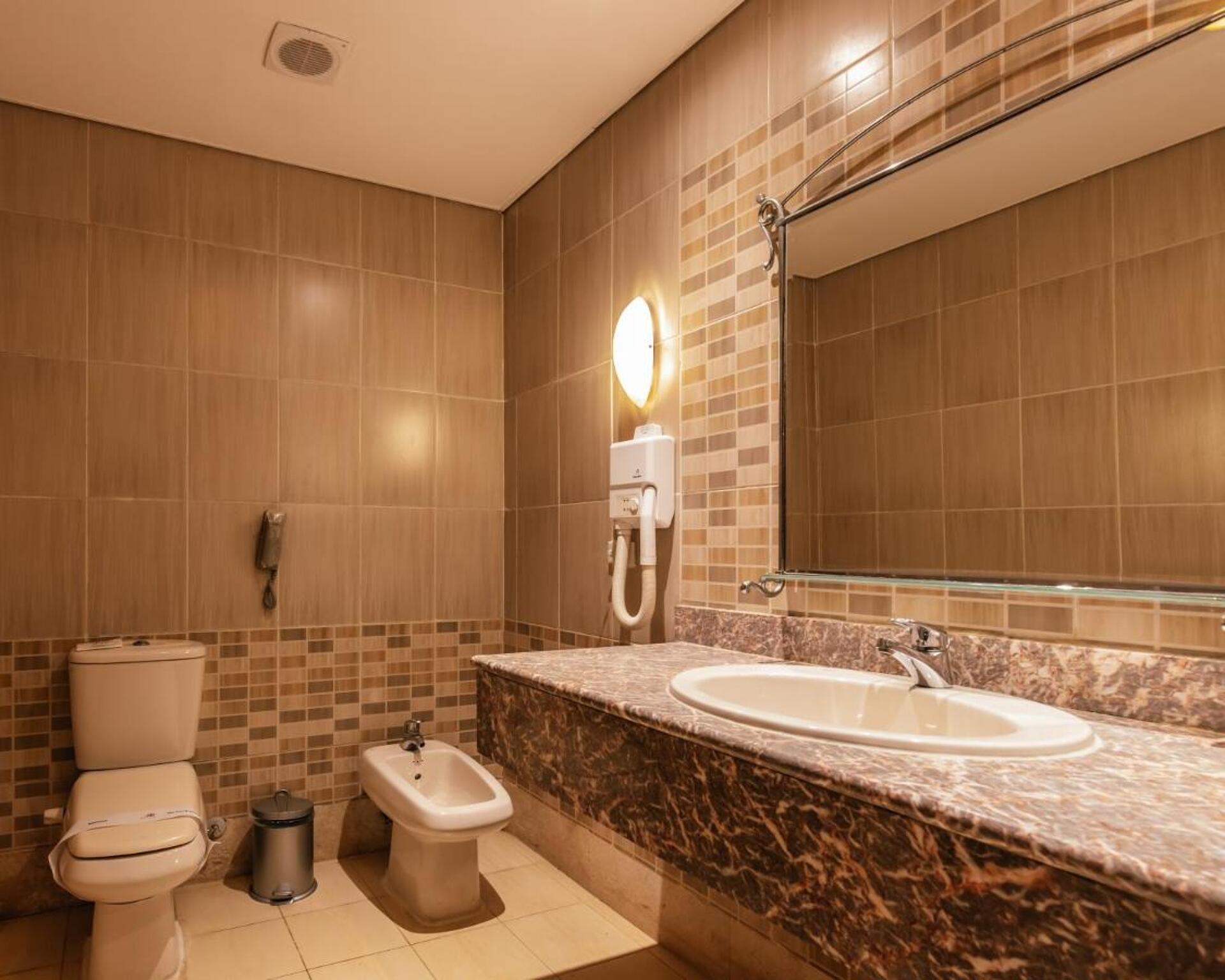 AMC Royal Hotel & Spa 11