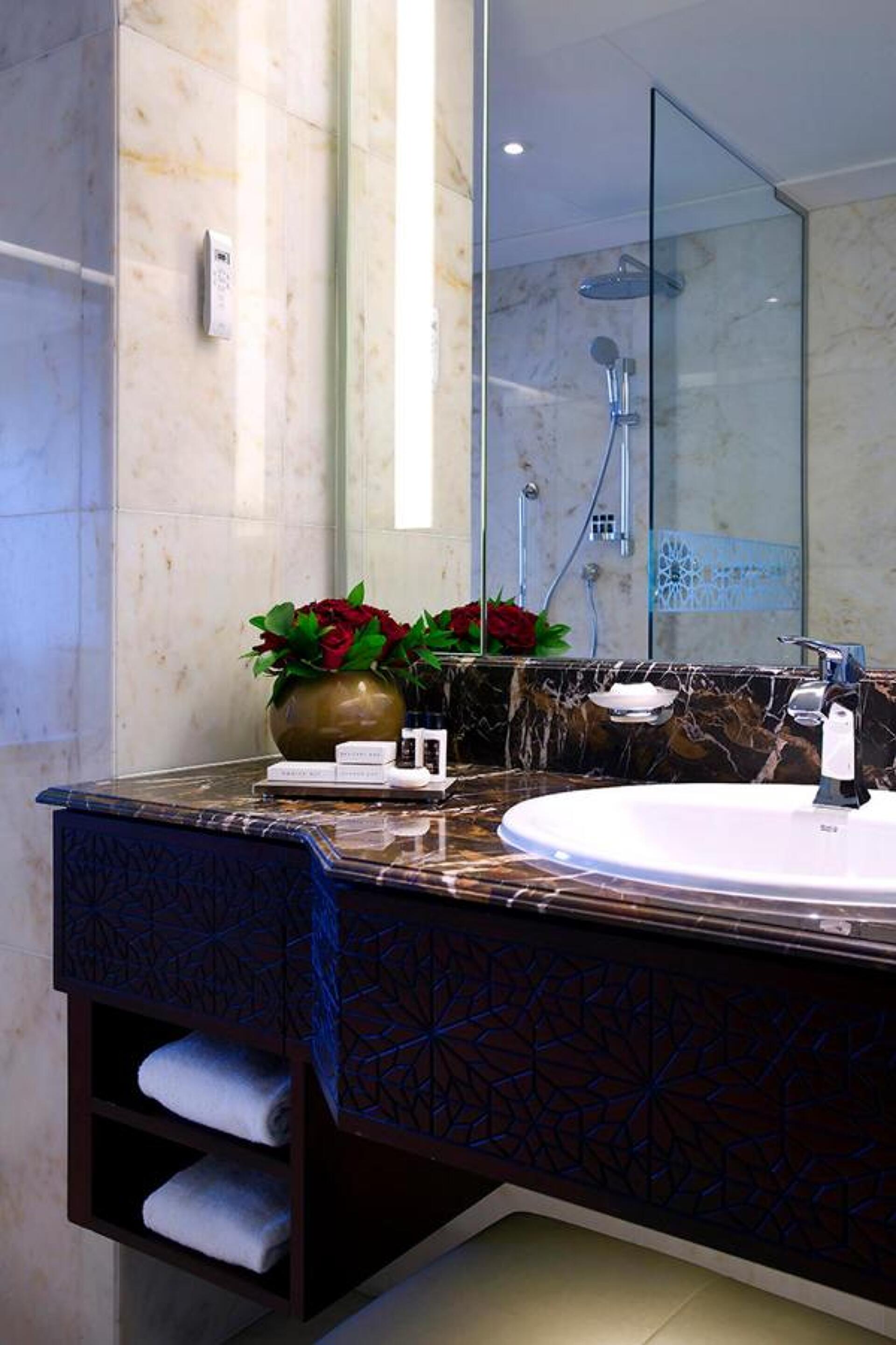 Bab Al Qasr 36