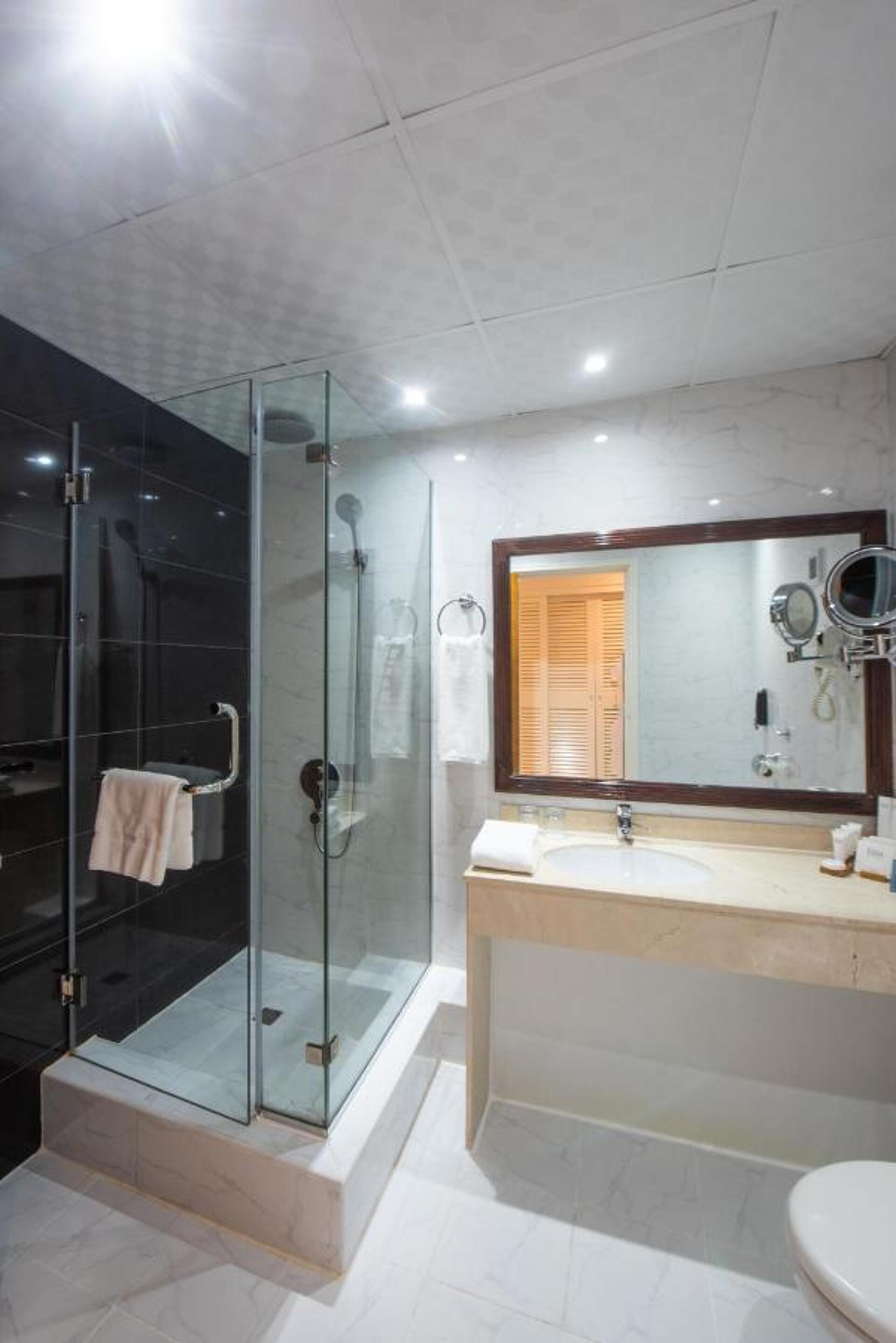 BM Beach Hotel 5