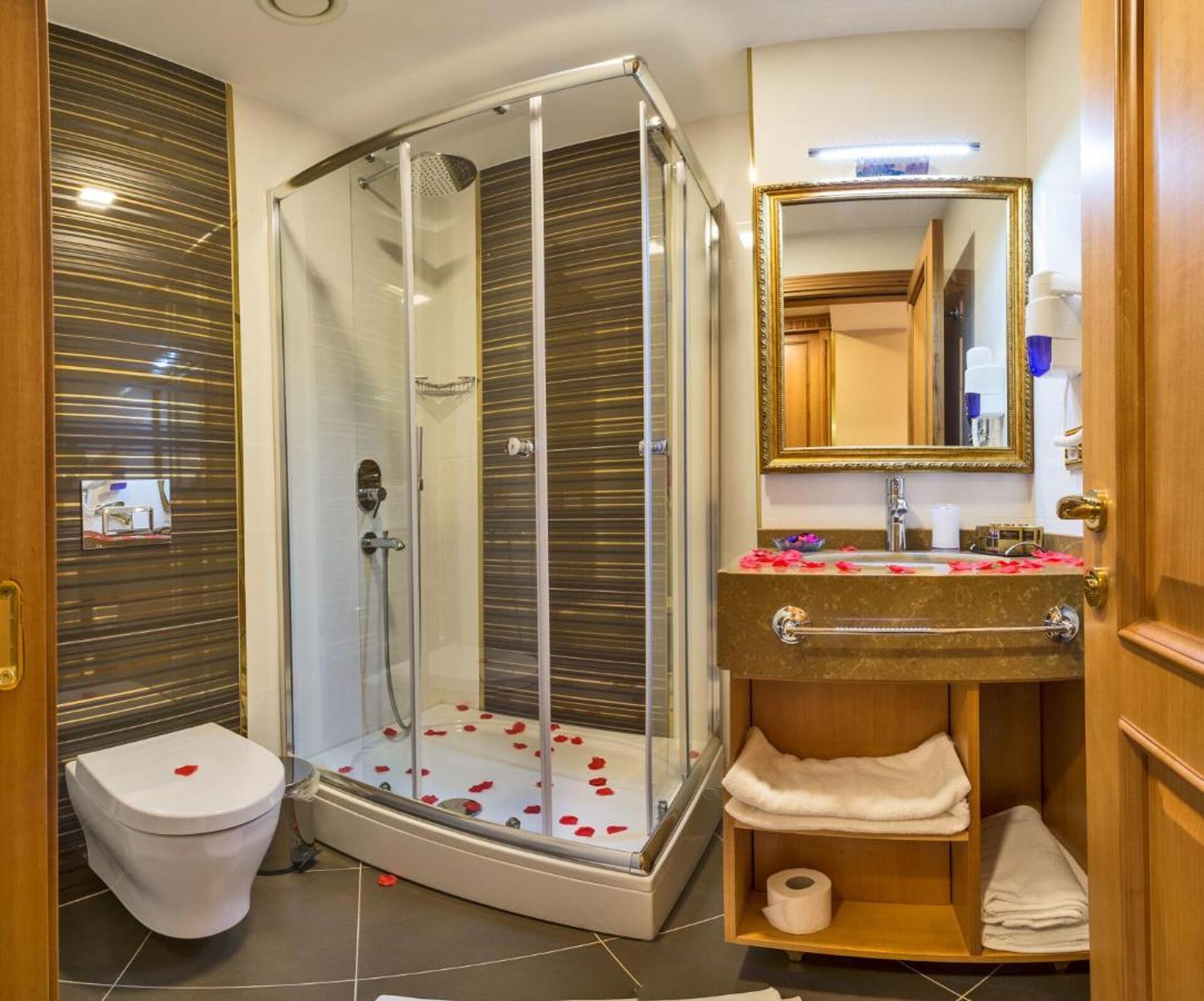 Aprilis Gold Hotel 3* 42