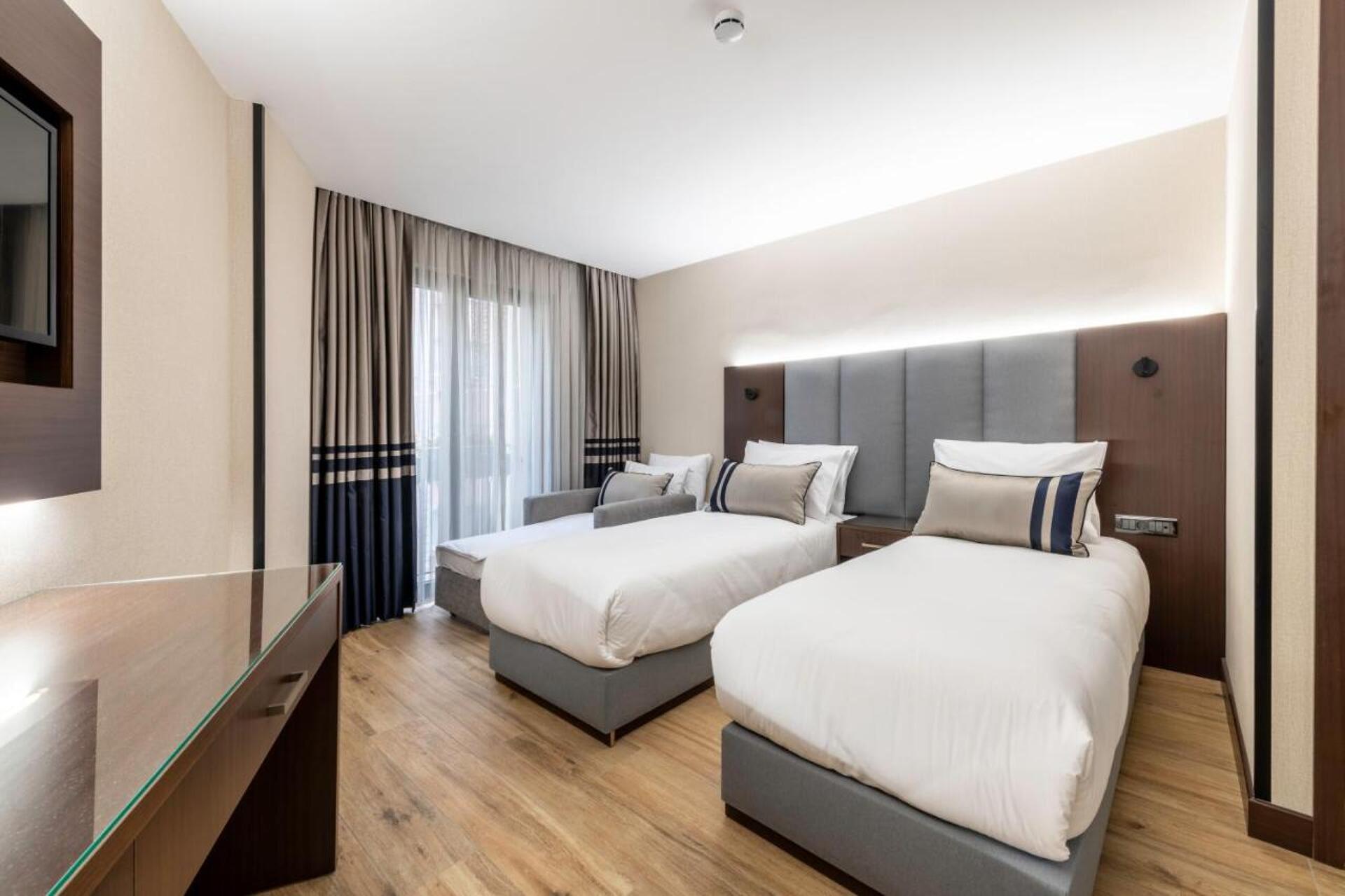 Aprilis Deluxe Hotel 4* 7