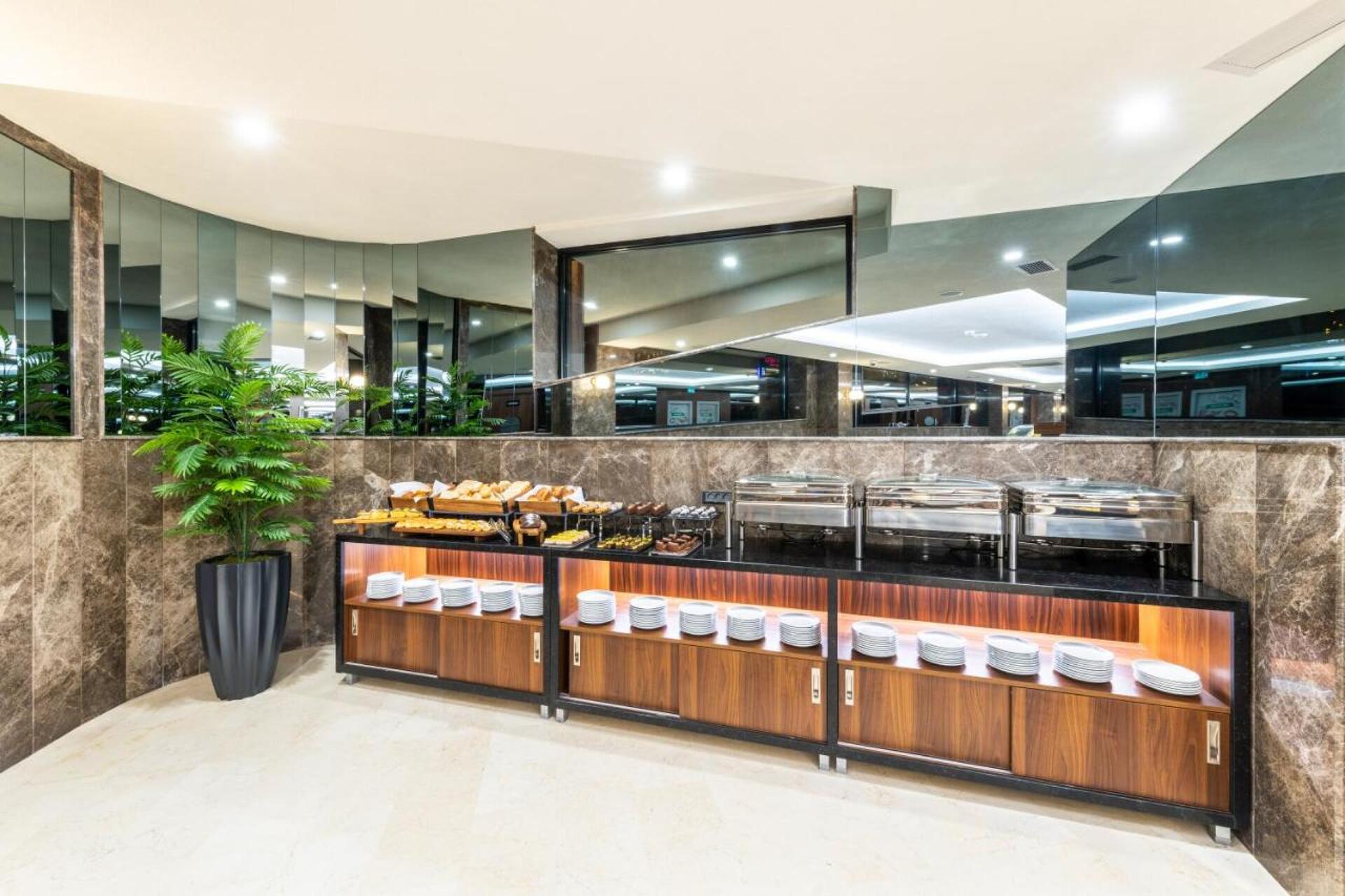 Aprilis Deluxe Hotel 4* 11