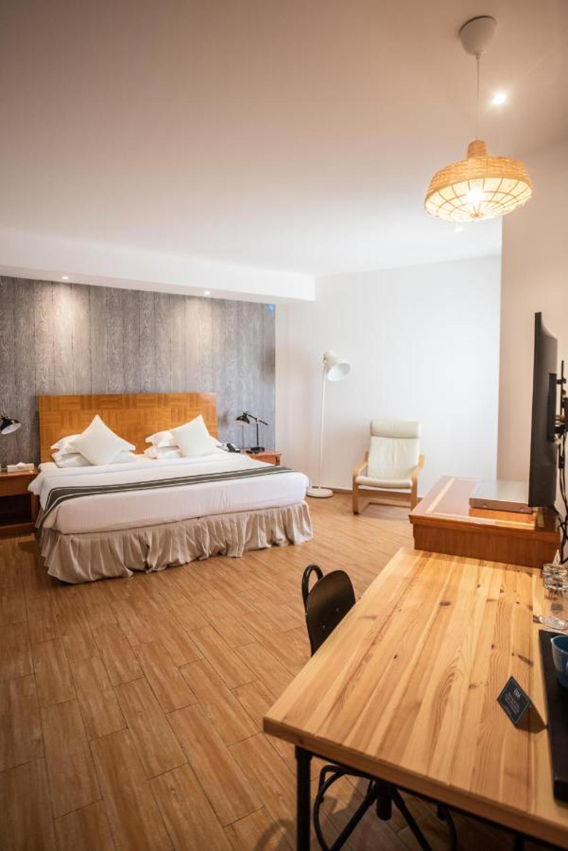 BM Beach Hotel 7