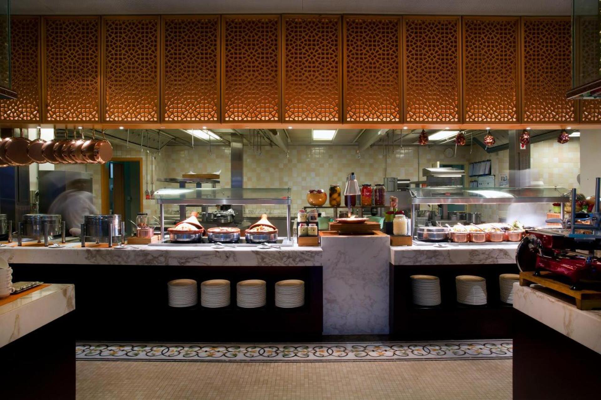 Bab Al Qasr 27