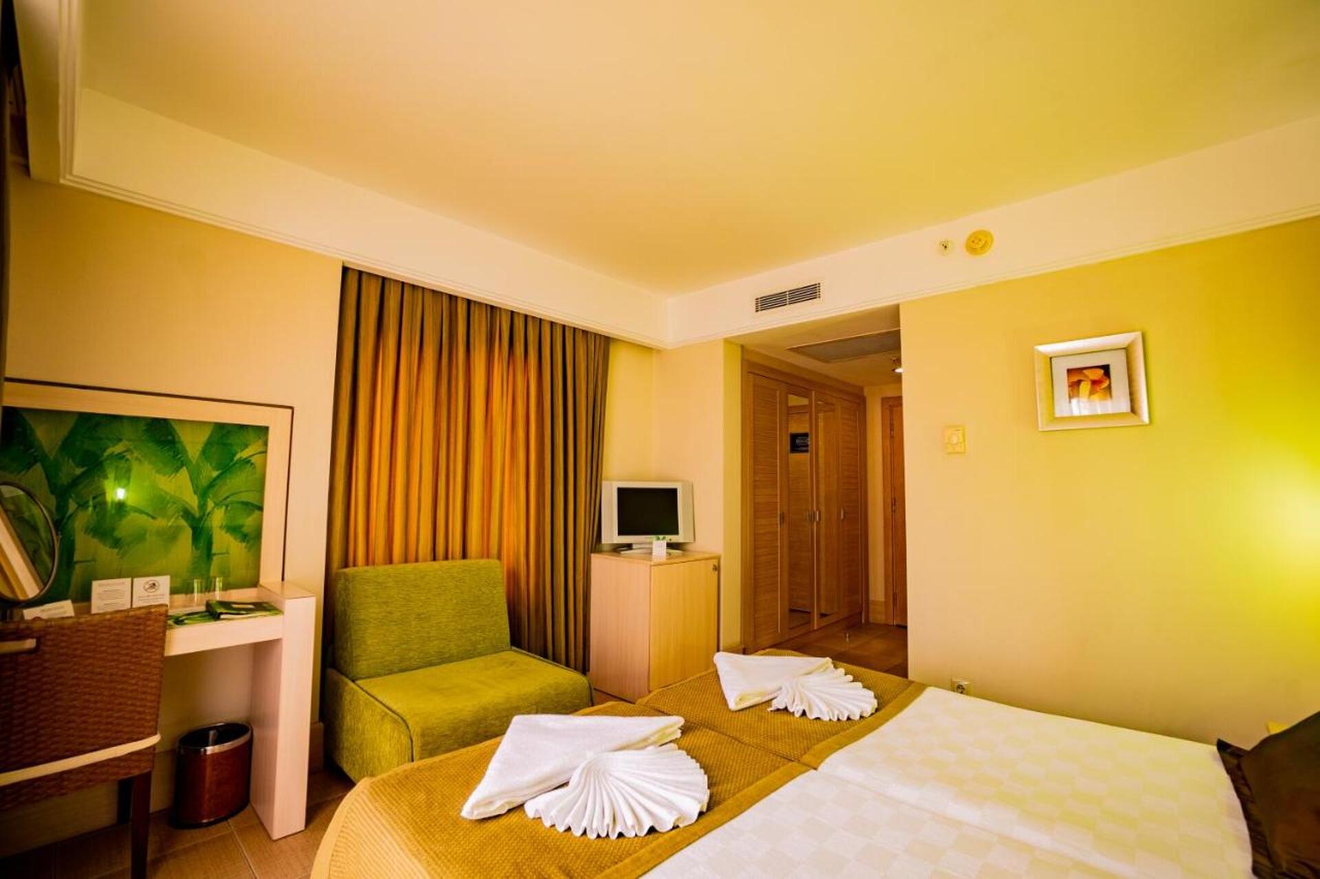 Ambassador Plaza 4* 15