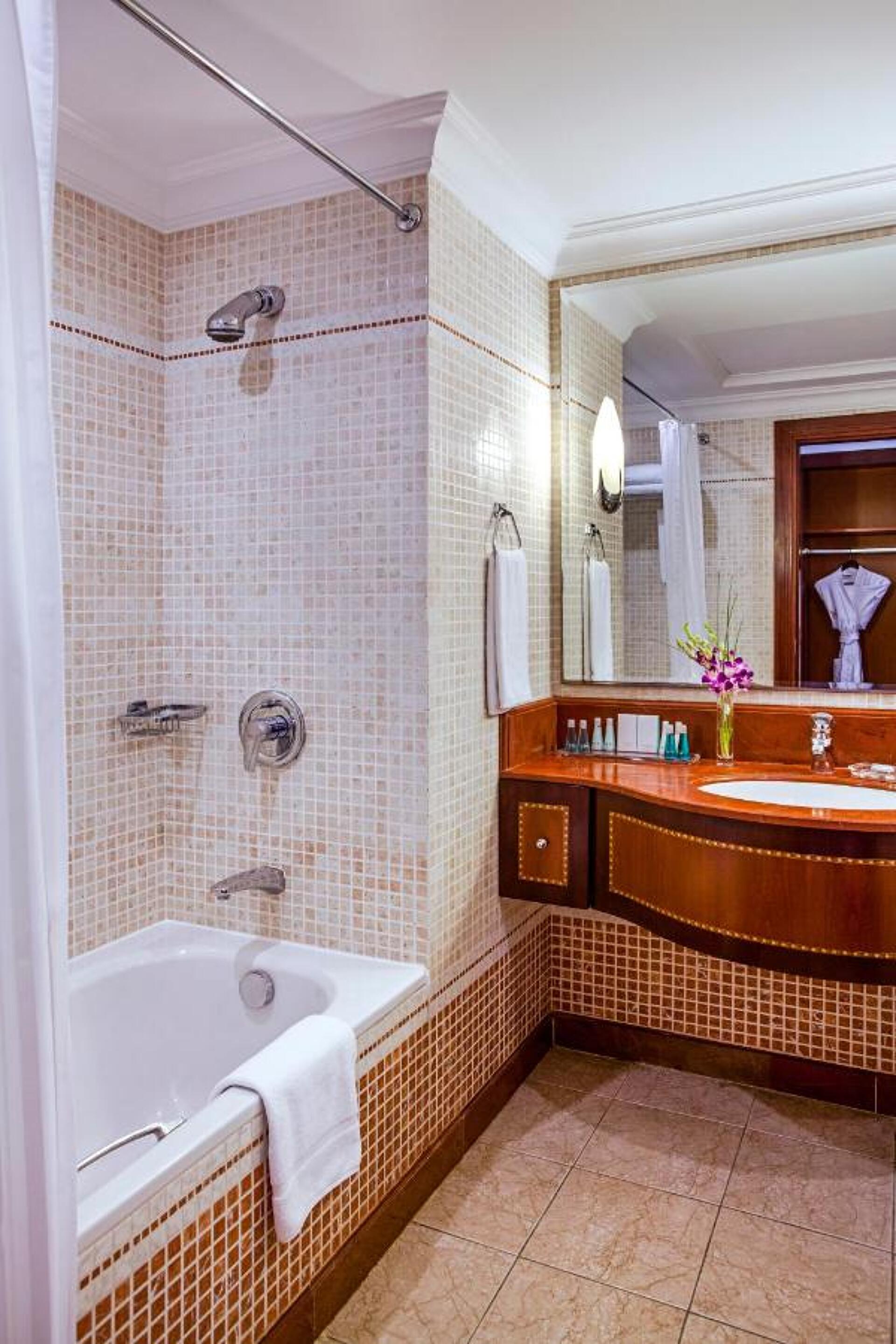 Corniche Hotel Abu Dhabi 38