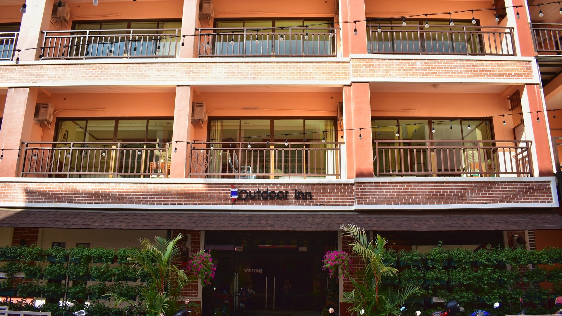 Outdoor Inn & Restaurant Kata 3* 1