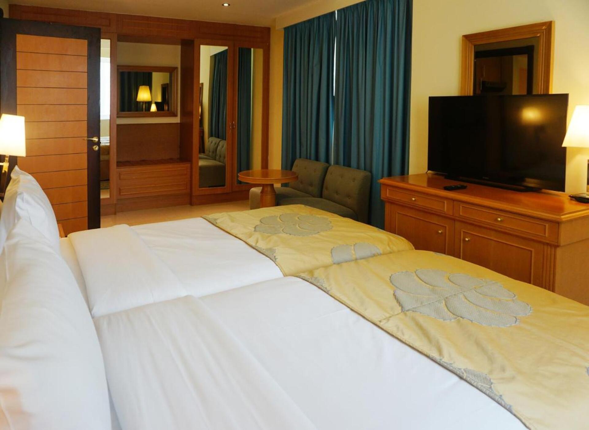 Golden Tulip Sharjah 29