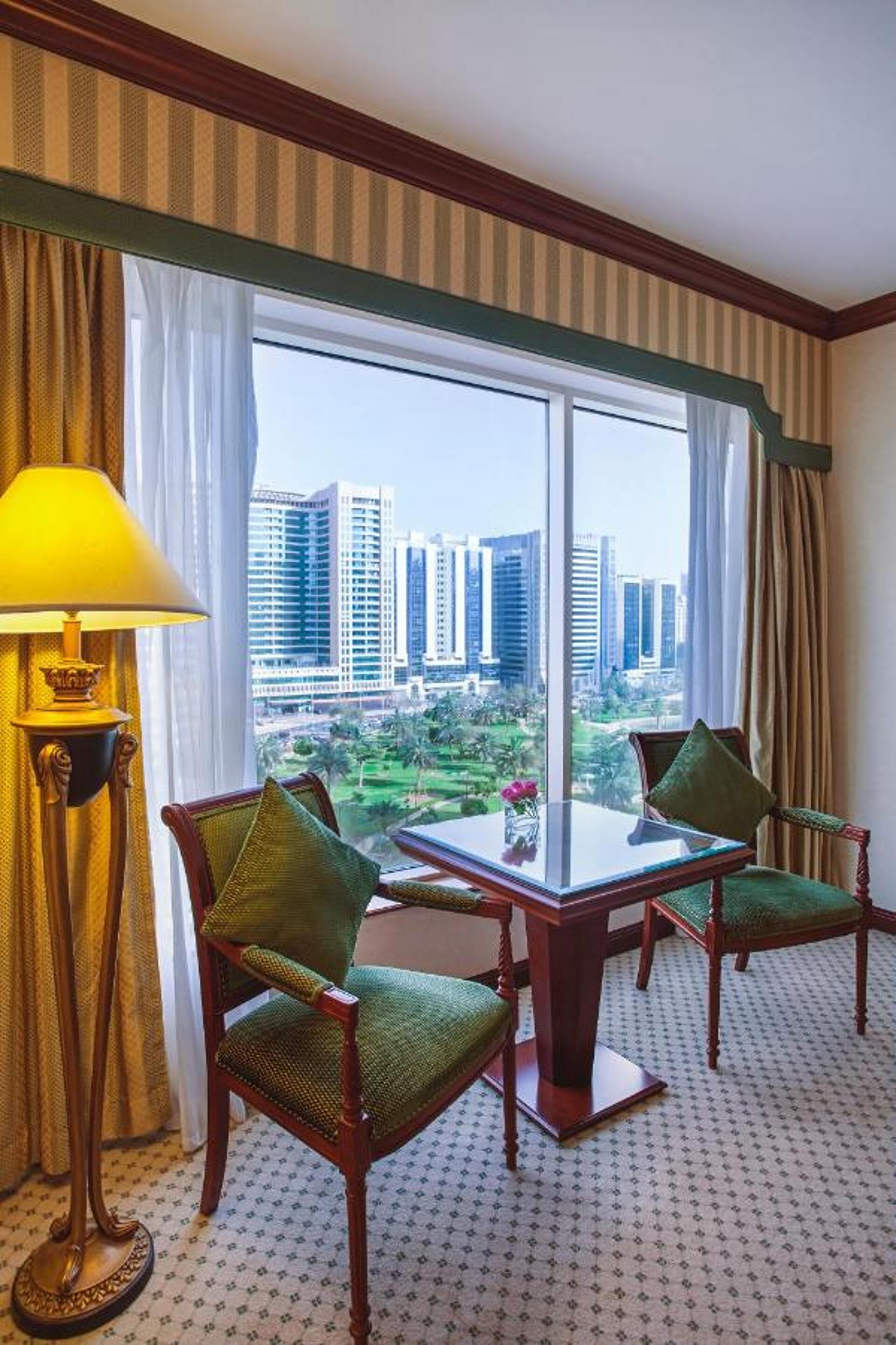 Corniche Hotel Abu Dhabi 4