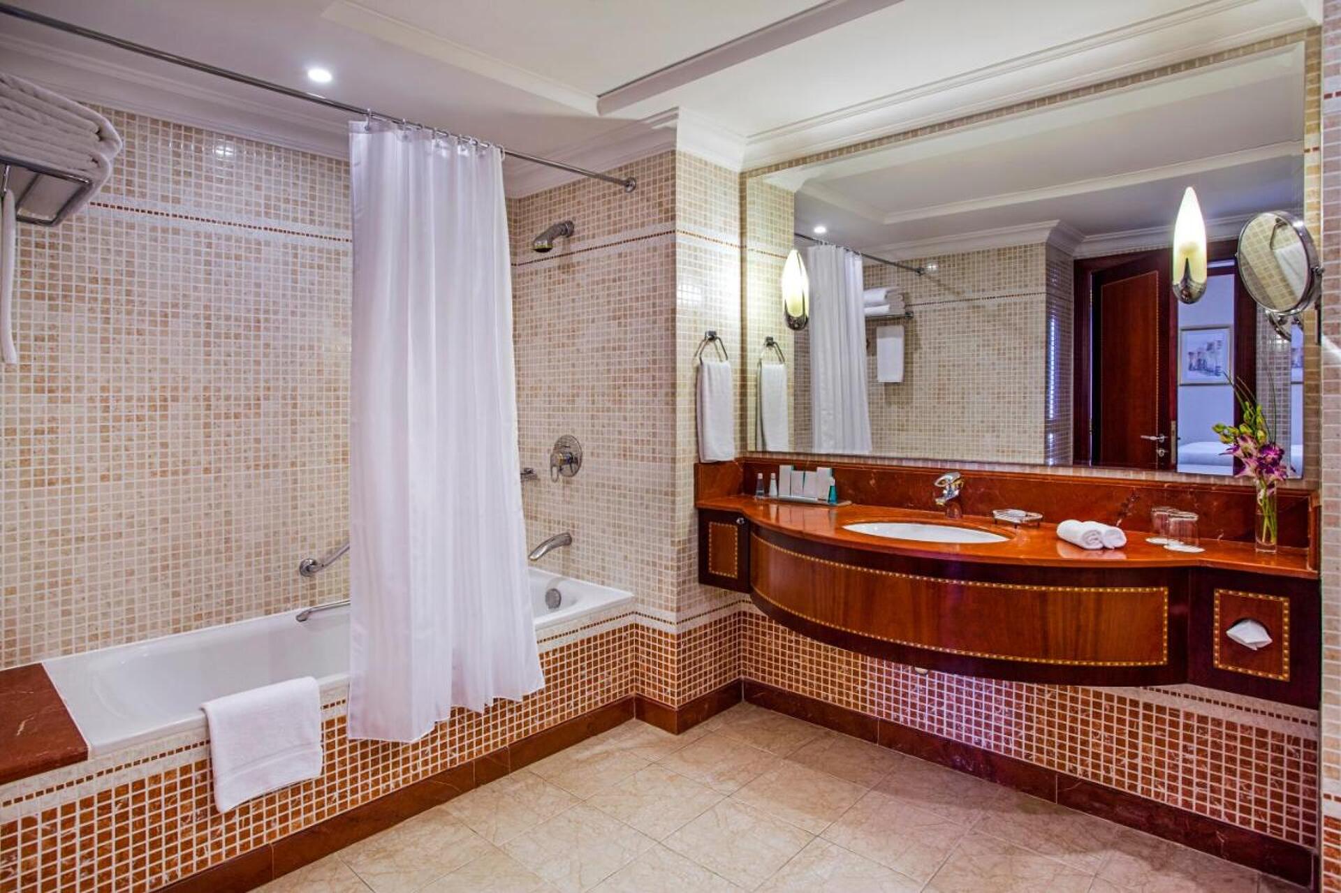 Corniche Hotel Abu Dhabi 34