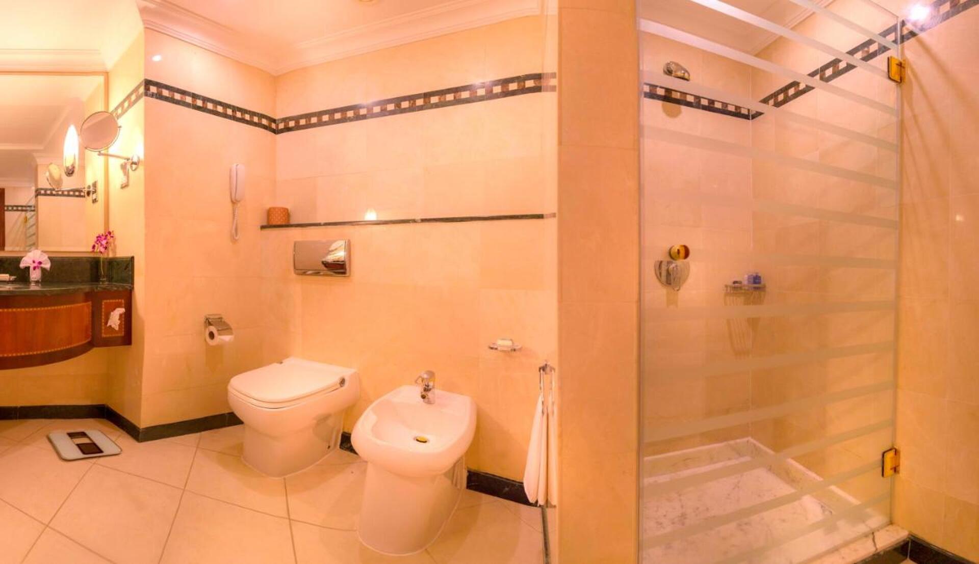 Corniche Hotel Abu Dhabi 10