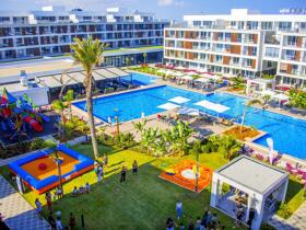 Courtyard Long Beach Holiday Resort