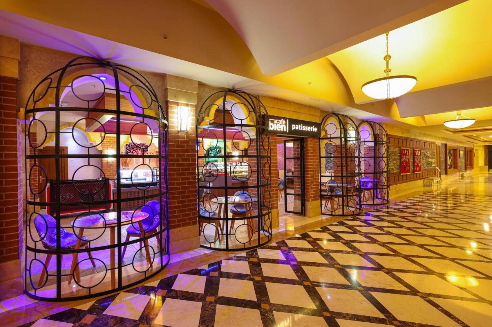 Crystal Family Resort & Spa 9