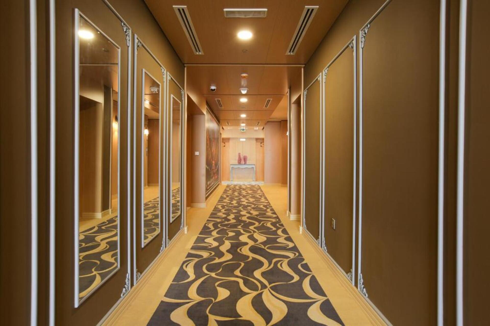 Reflections Hotel 25