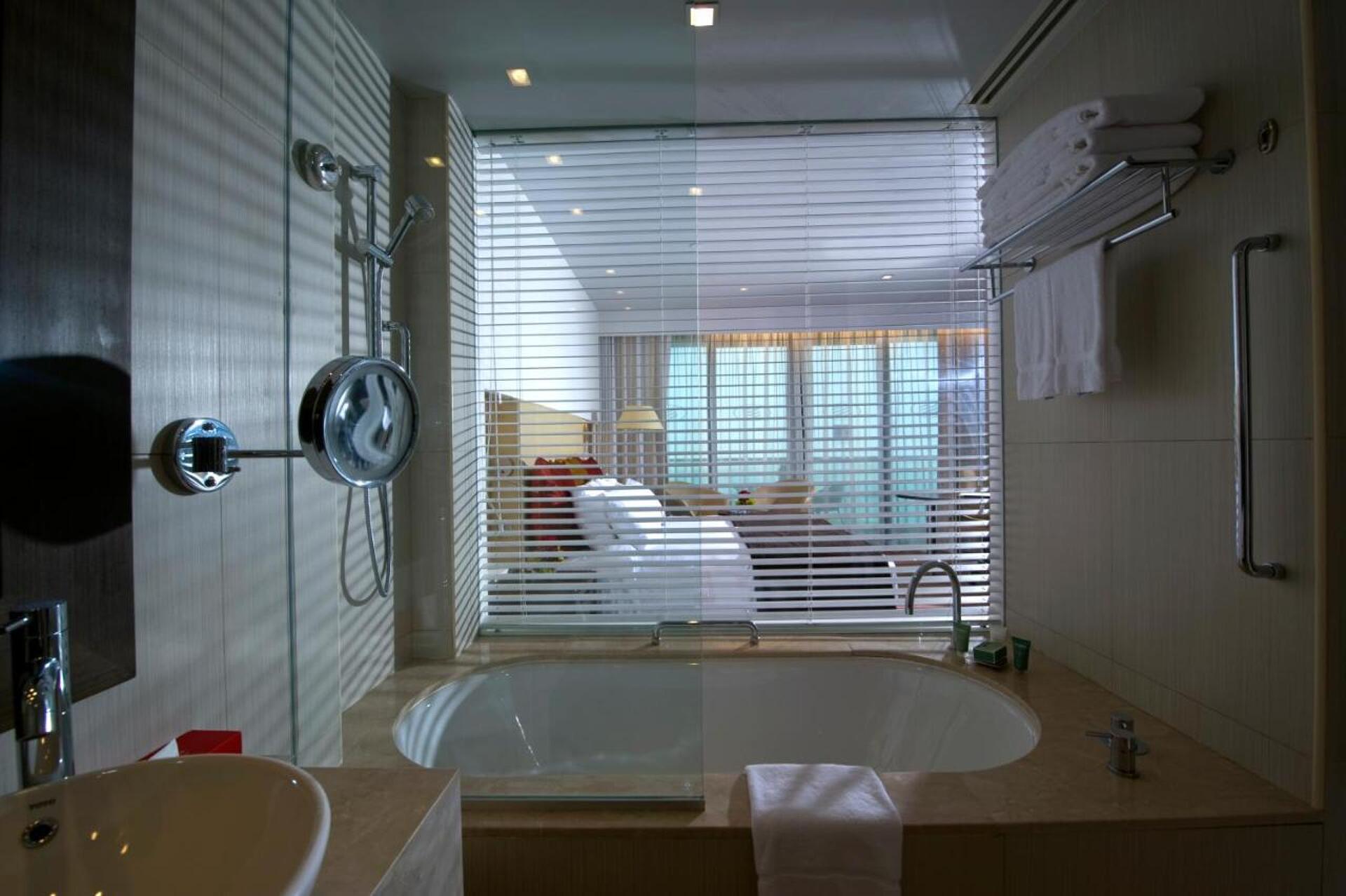 Crowne Plaza Abu Dhabi - Yas Island 4* 28