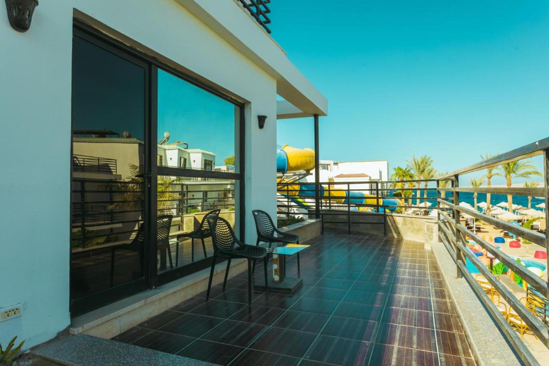 La Rosa Waves Beach & Aqua Park 4* 32
