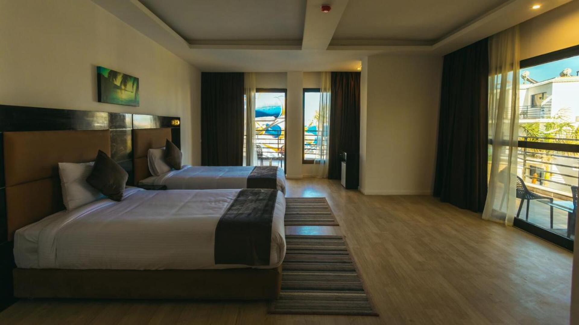 La Rosa Waves Beach & Aqua Park 4* 35