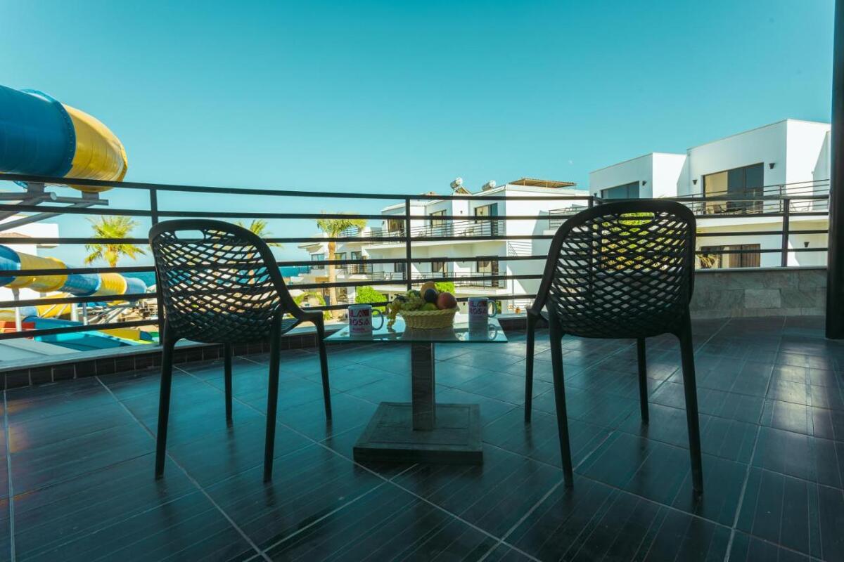 La Rosa Waves Beach & Aqua Park 4* last