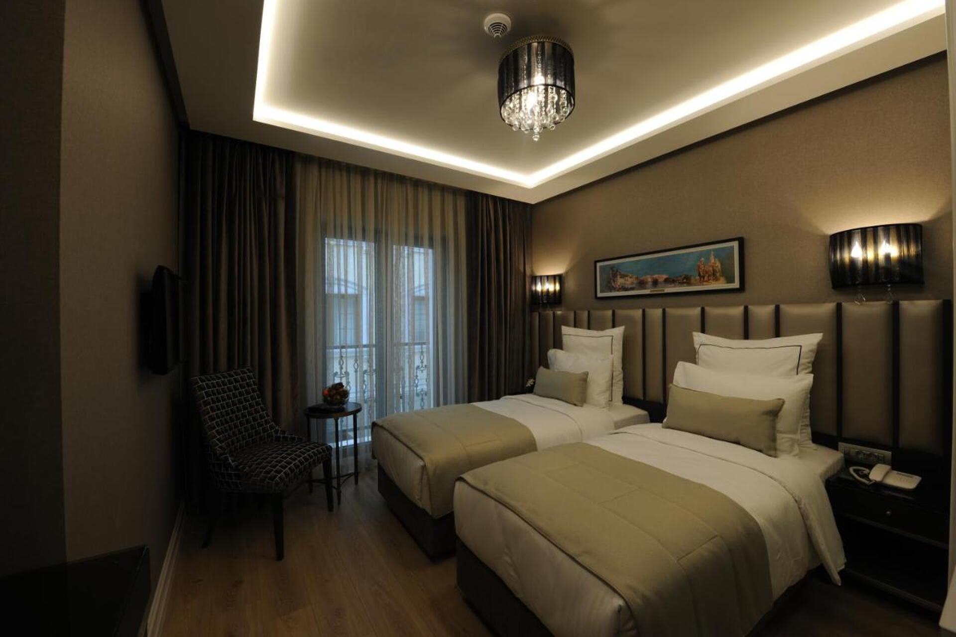 Le Petit Palace Hotel S-Class 19