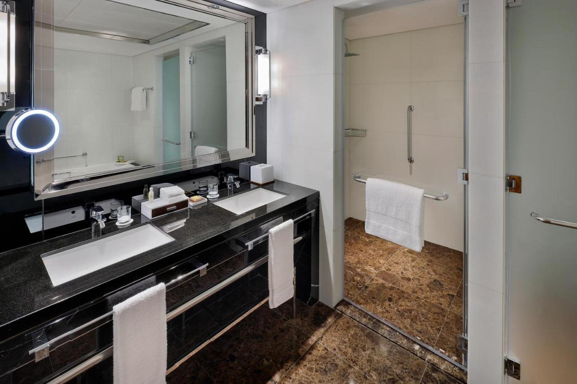 Hilton Dubai Palm Jumeirah 37