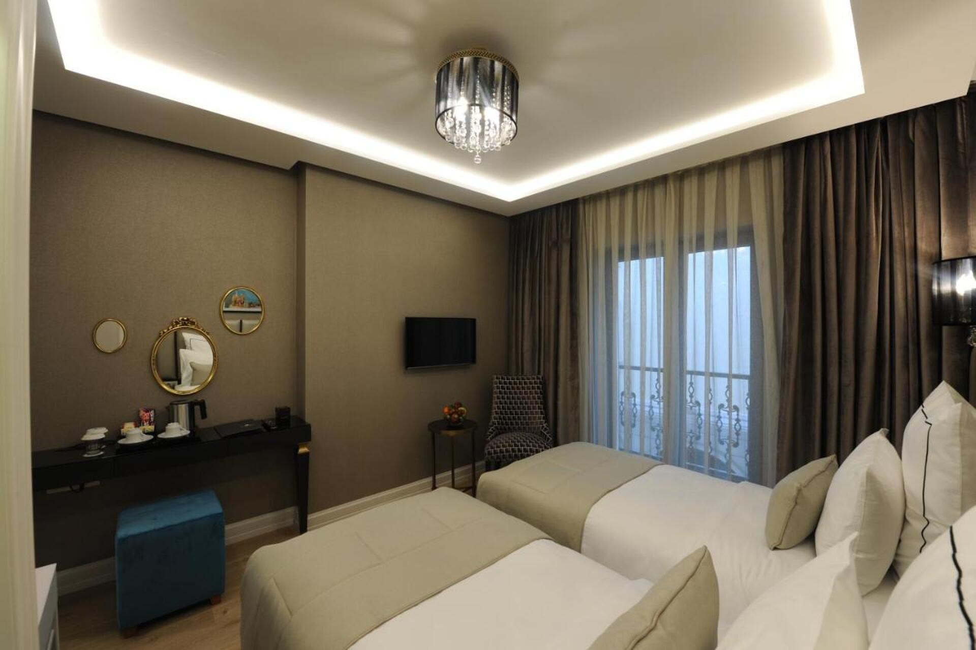 Le Petit Palace Hotel S-Class 16