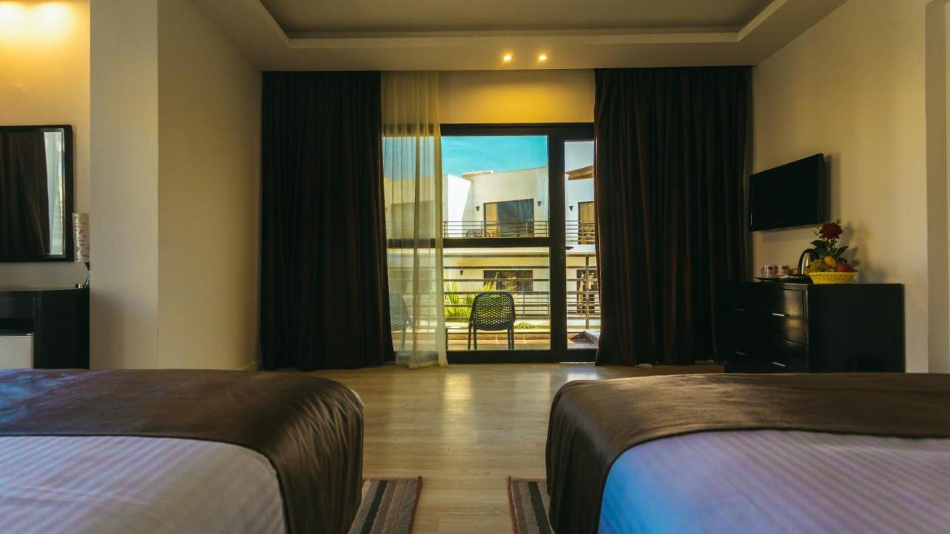 La Rosa Waves Beach & Aqua Park 4* 1