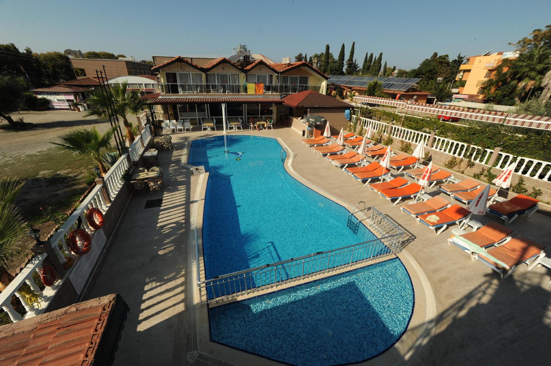 Sayanora Hotel 0