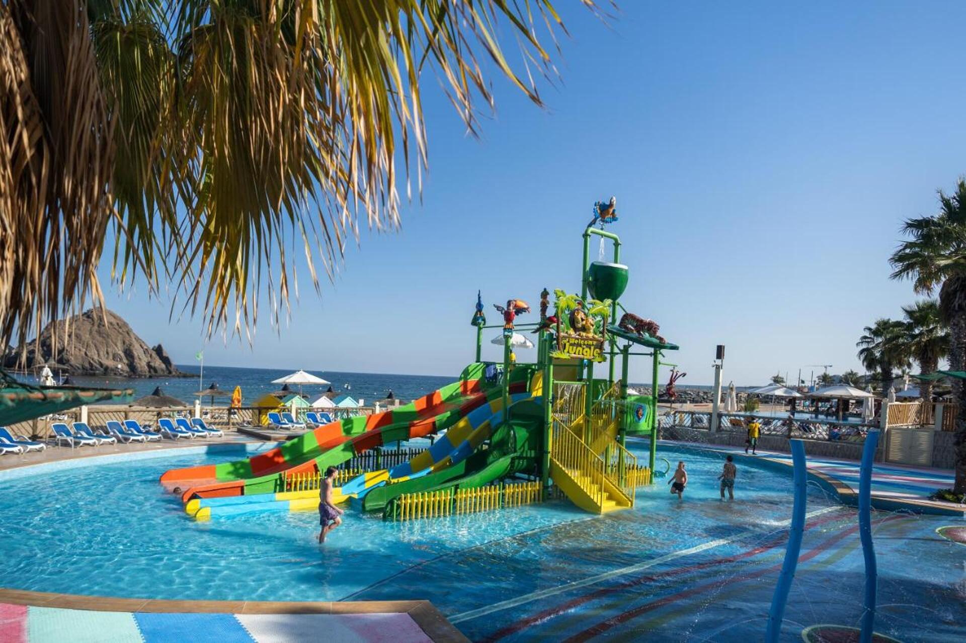 Sandy Beach Hotel & Resort 4* 5