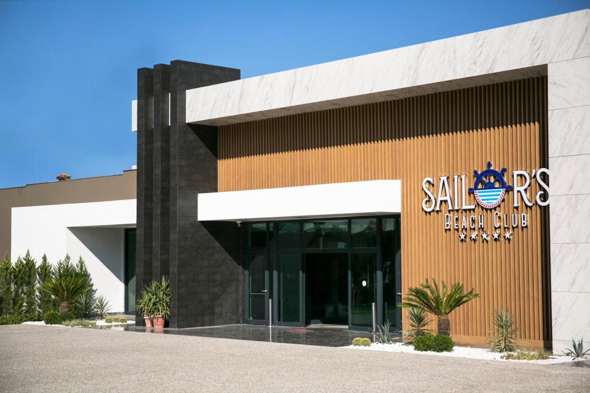 Sailor's Beach Club 1