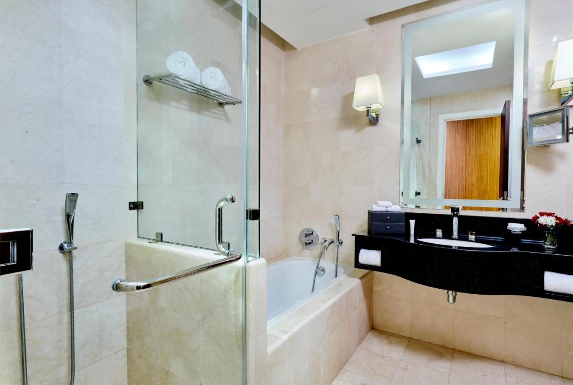 Crowne Plaza Doha West Bay 43