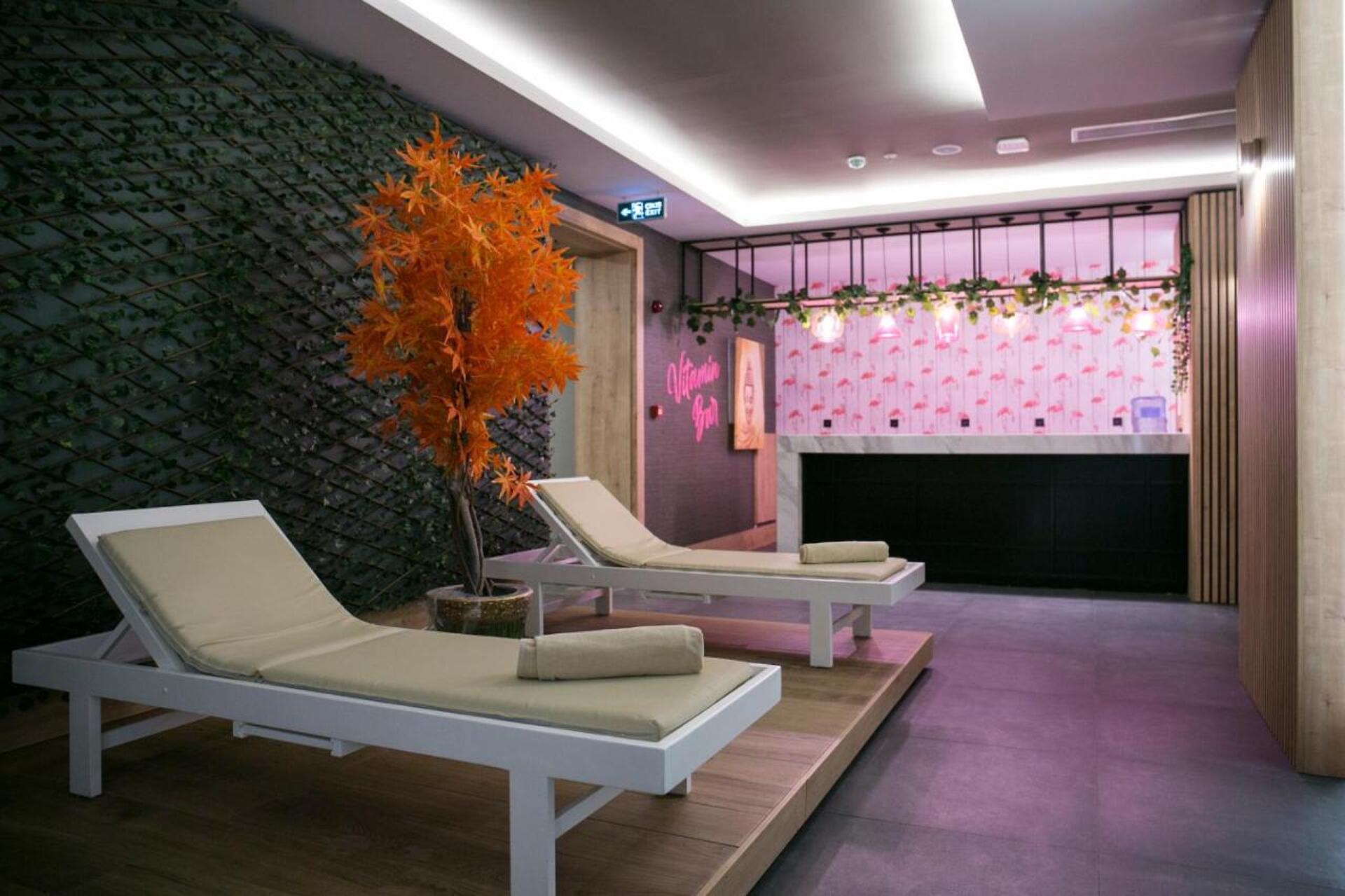 Sailor's Beach Club 20