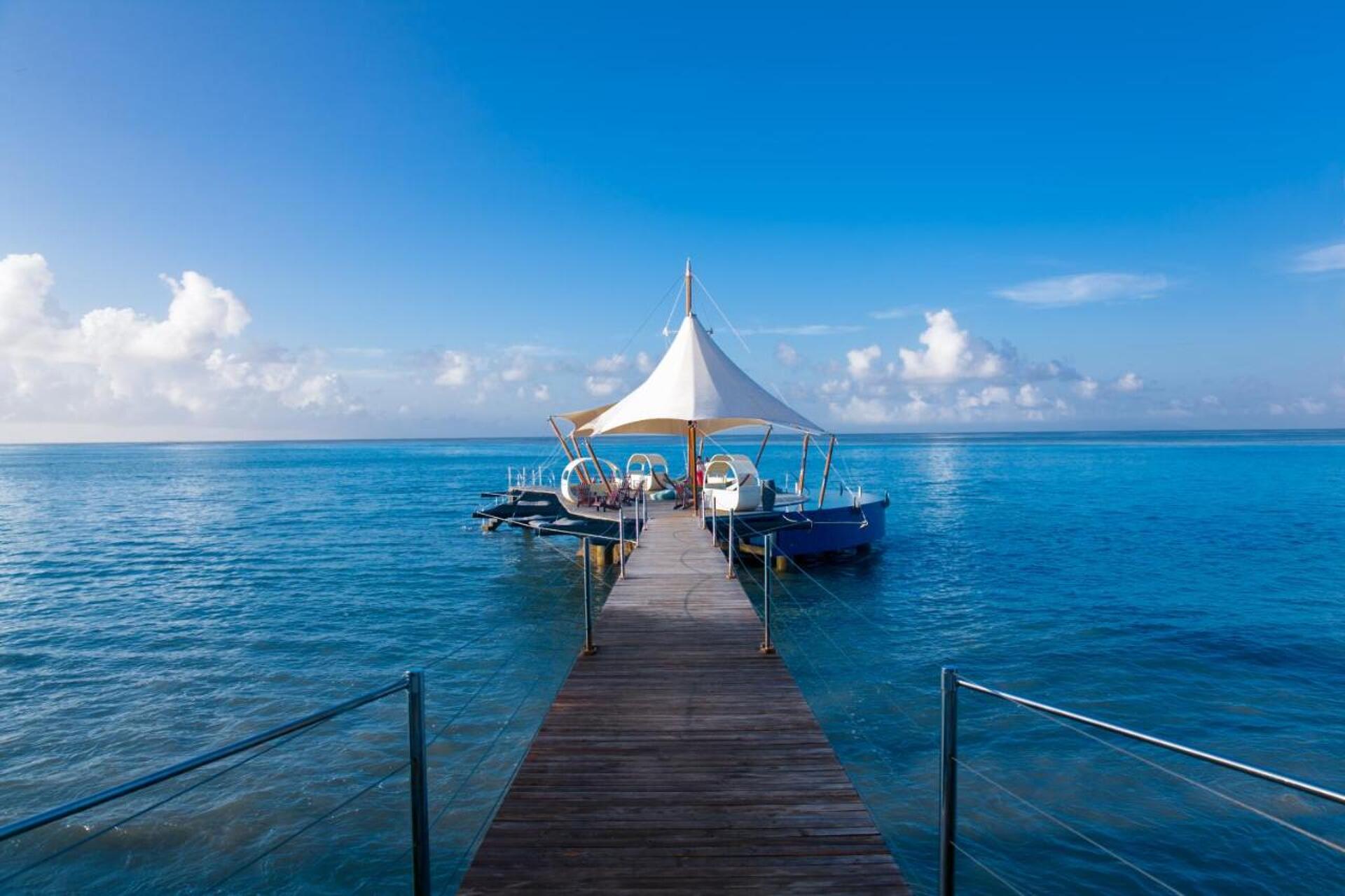 Coco de Mer Hotel and Black Parrot Suites 4* 1
