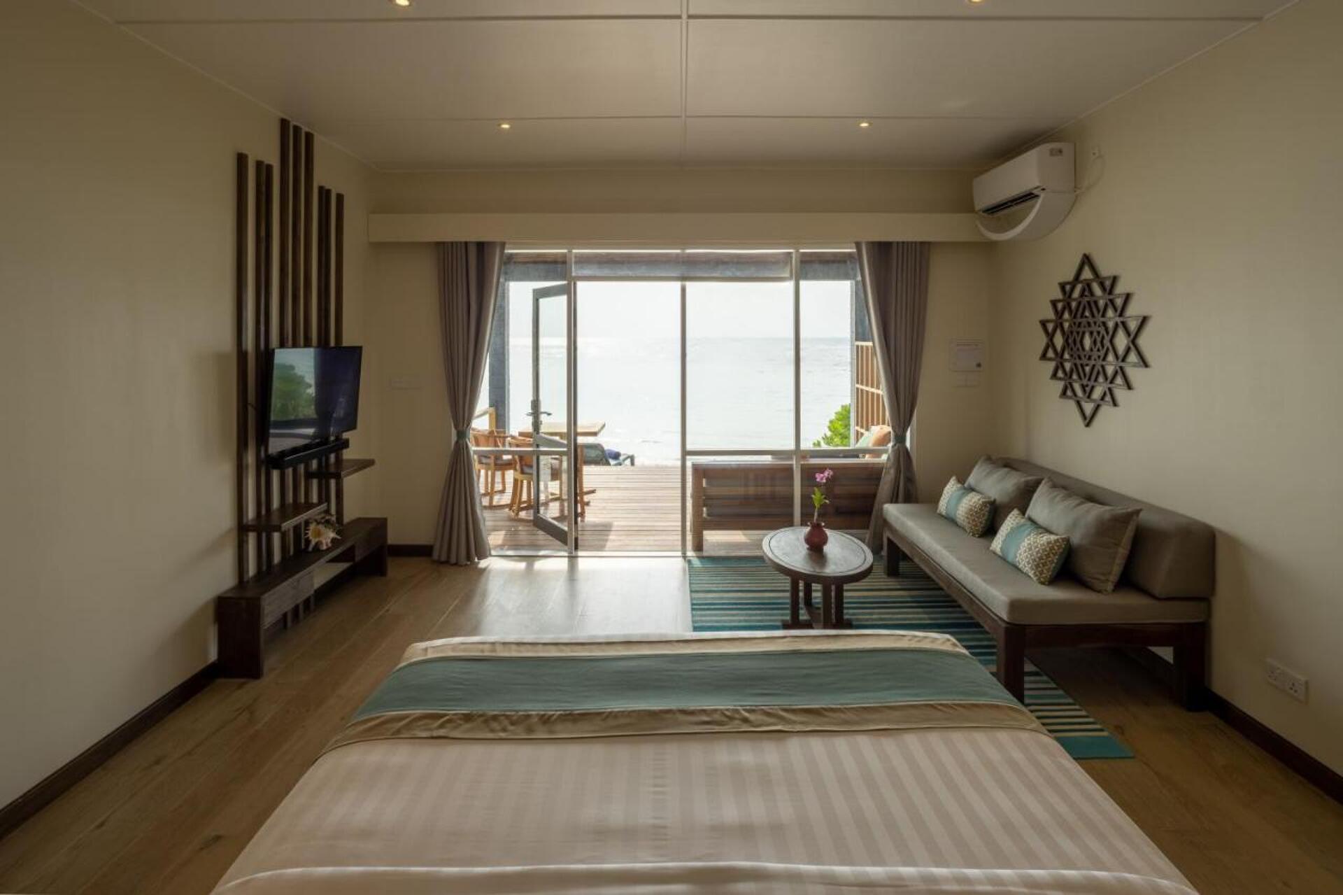 Kuredu Island Resort & Spa 10