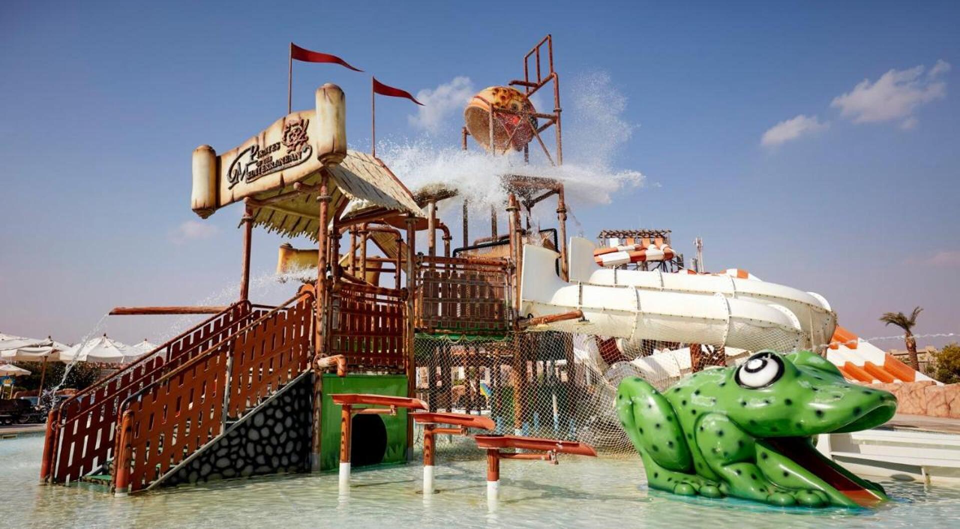 Coral Sea Waterworld 5* 37