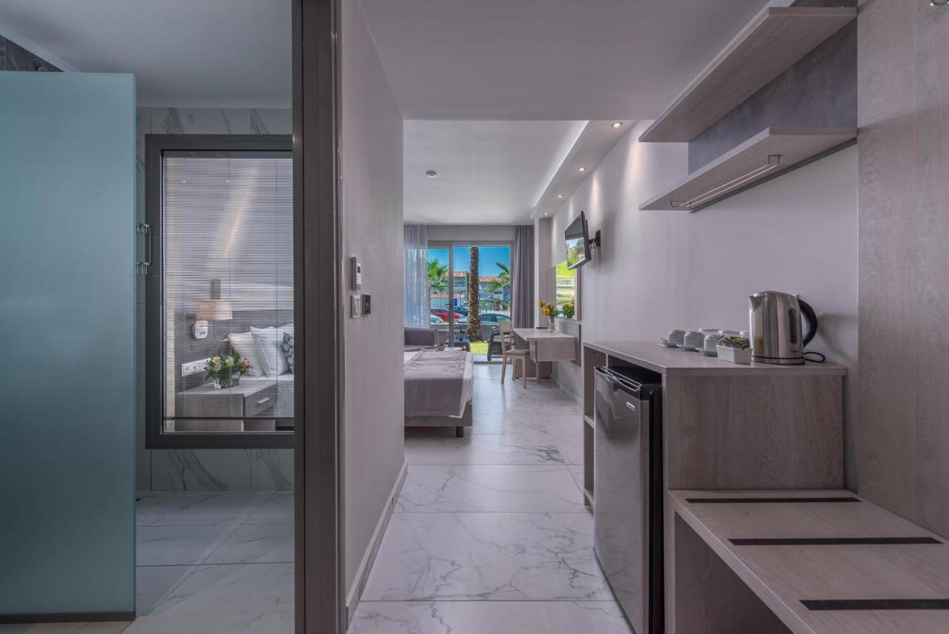 Dionysos Hotel & Suites 3* 16