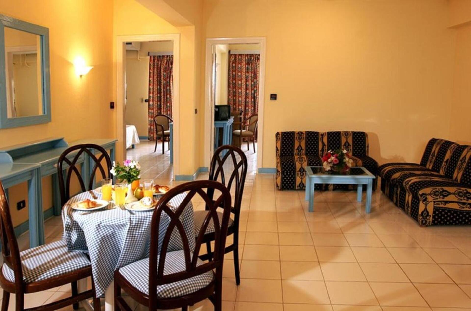 Empire Hotel 3* 17