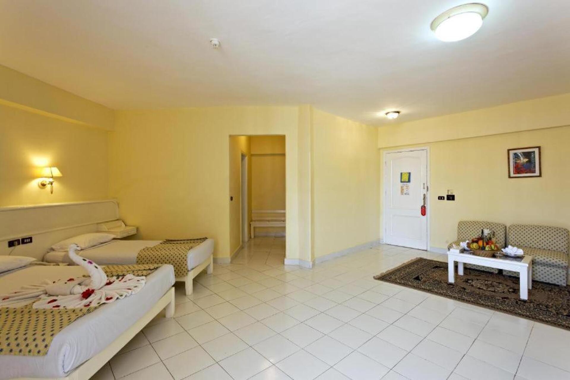 Empire Hotel 3* 23