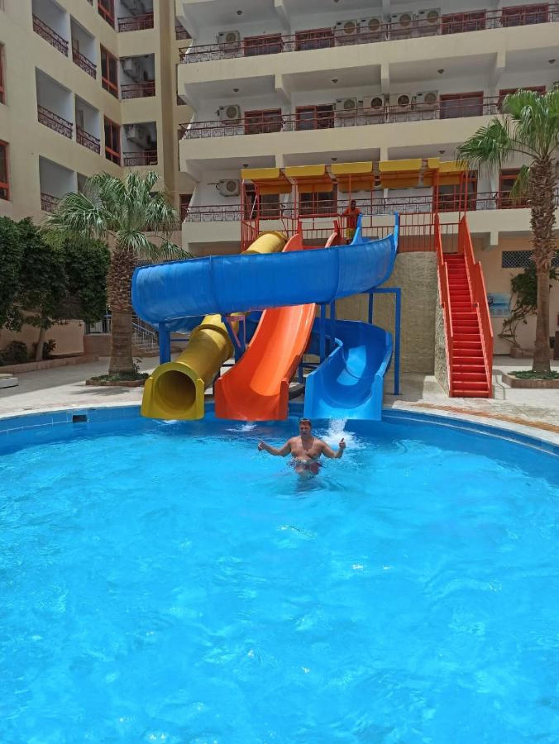 Empire Hotel 3* 7