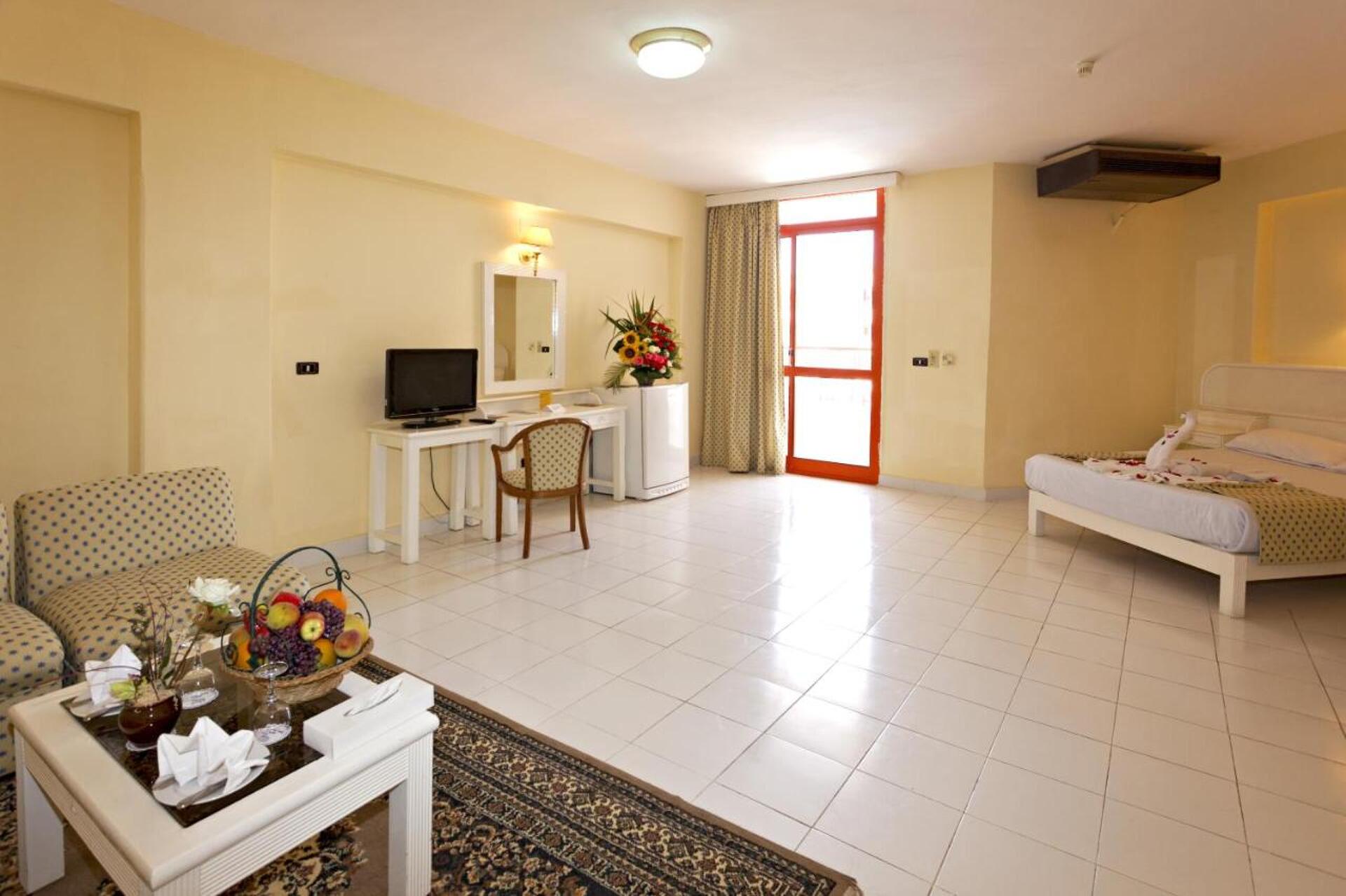 Empire Hotel 3* 13