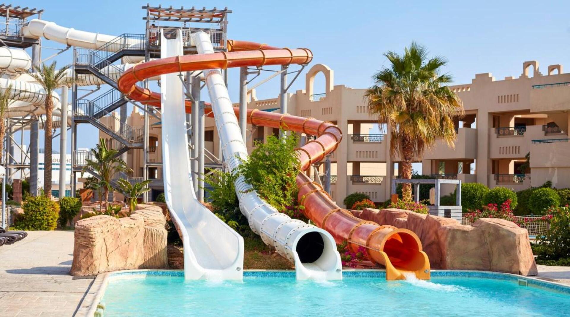 Coral Sea Waterworld 5* 38